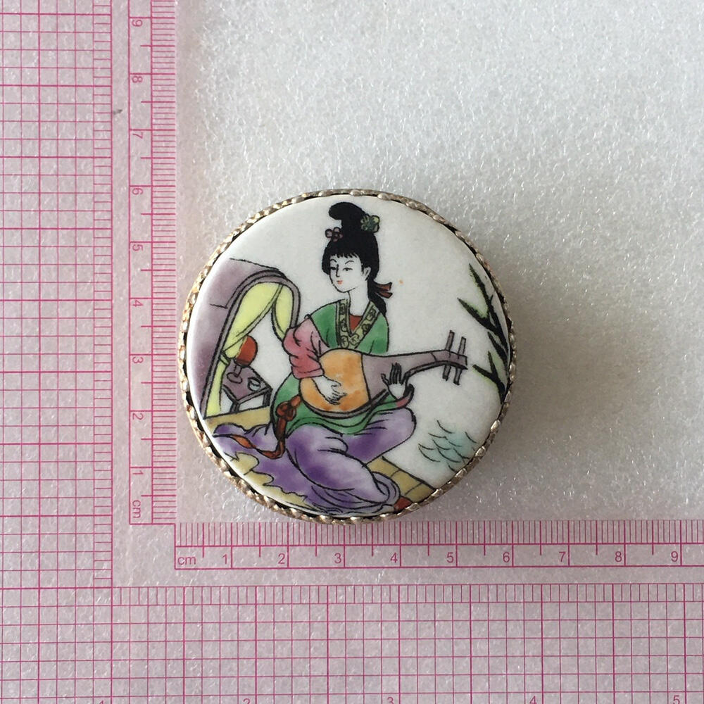        01c创汇出口白铜鎏银镶嵌手绘彩绘仕女老瓷片老瓷板画首饰盒粉盒印泥盒1个原版真品库存老货旧藏文玩艺术收藏