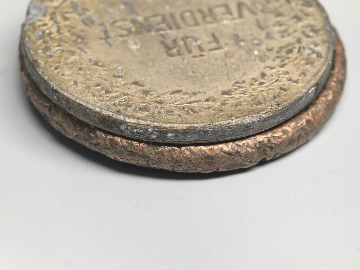 小驴勋章奖章收藏3月14日周六晚六点拍卖（珍爱和平，收藏战争，铭记历史，勿忘国耻，忠党爱国。有偿代拍，送拍规则在简介最后，参拍须阅读规则后再参拍，关系到运费包装发货时效真假辨别等关键信息，拍卖时不再发原图，看大图店主微信码在拍卖店铺介绍里） 拿破仑和巴登大公章头两个