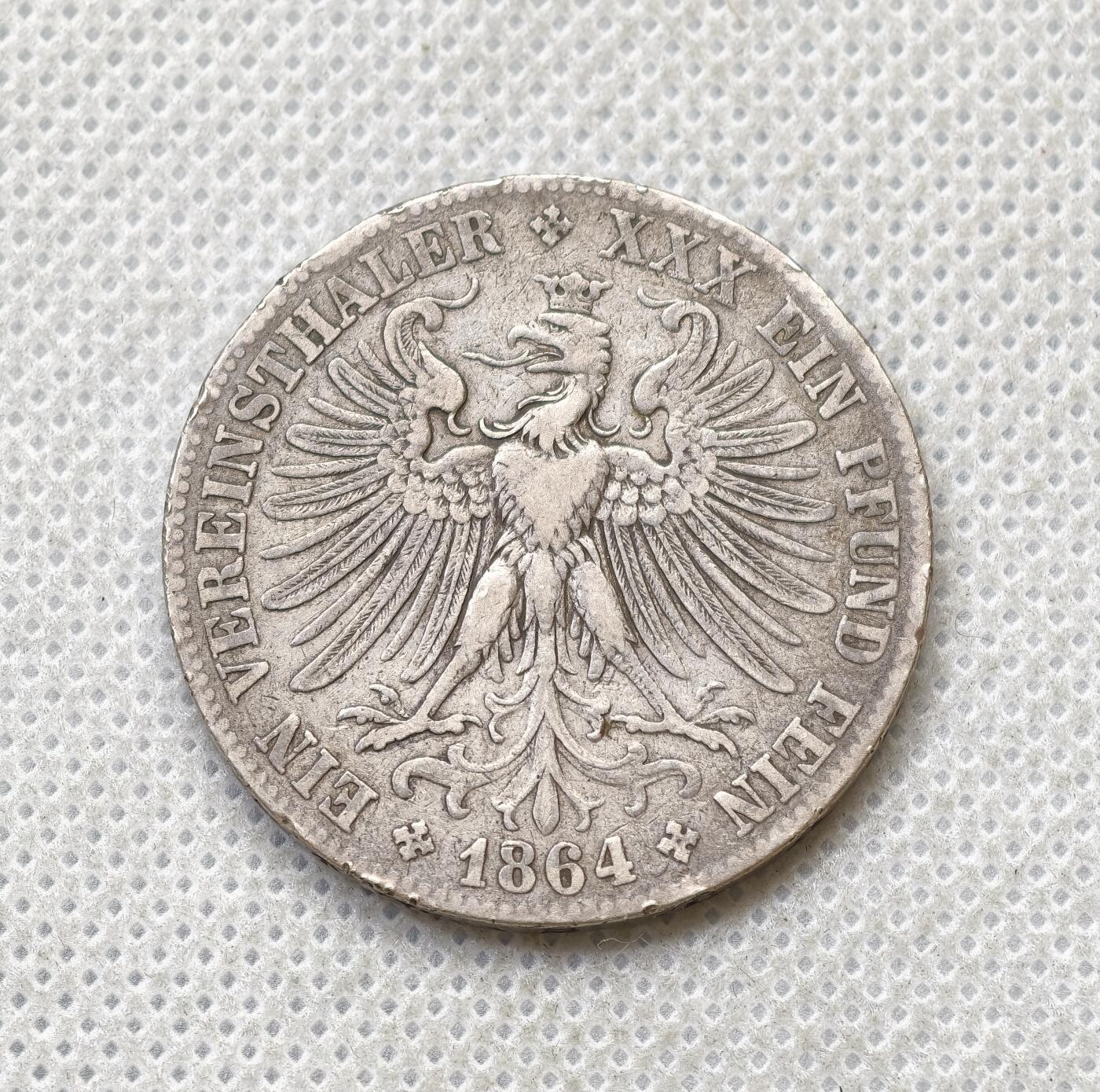 甄臻铺-世界币章拍卖（第54期），3月28日甄品场拍品征集中，送拍享返佣金等优惠多多 裸币，特年1864 法兰克福少女1泰勒（大发髻版本），细节见图