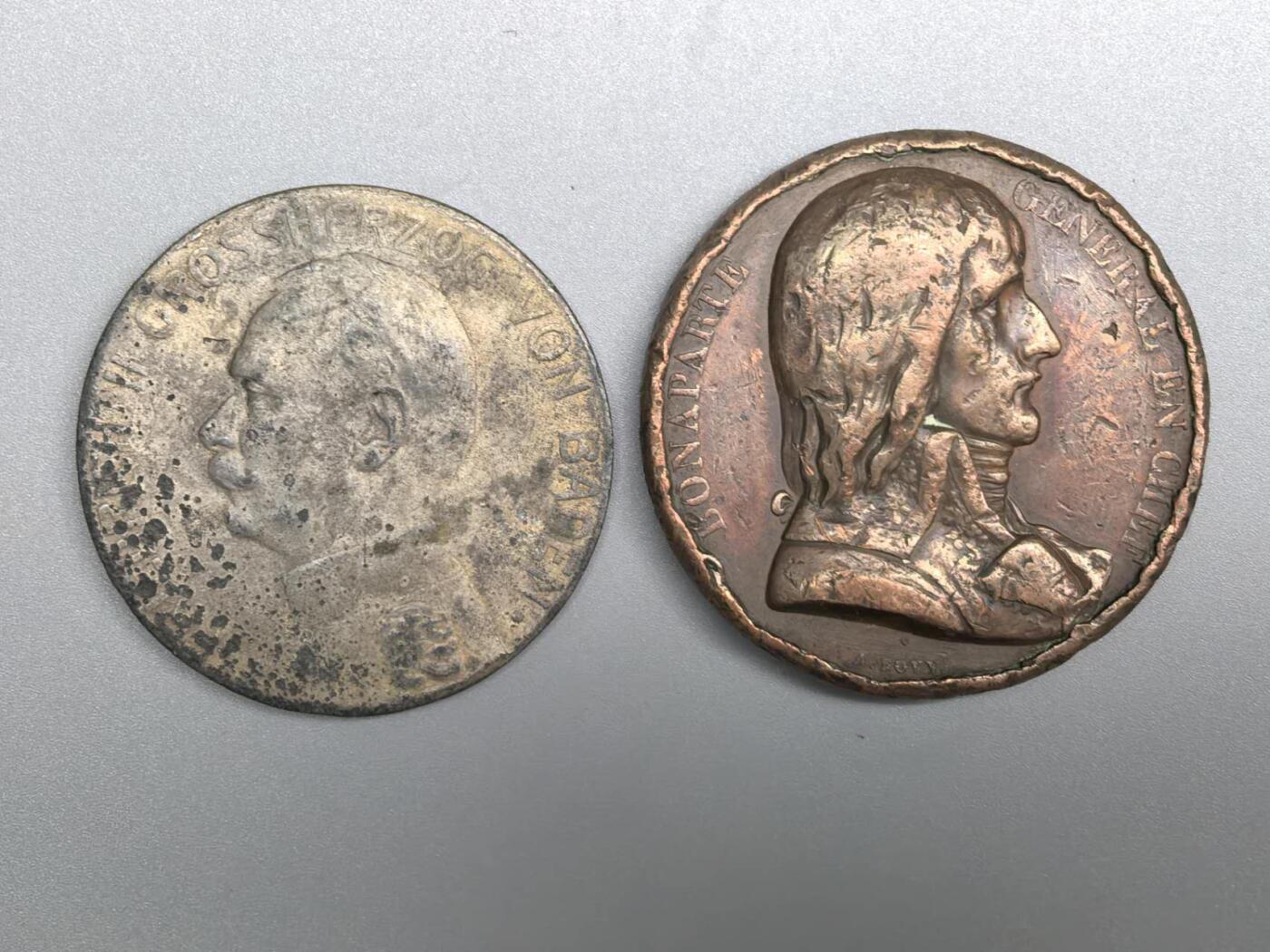 小驴勋章奖章收藏3月14日周六晚六点拍卖（珍爱和平，收藏战争，铭记历史，勿忘国耻，忠党爱国。有偿代拍，送拍规则在简介最后，参拍须阅读规则后再参拍，关系到运费包装发货时效真假辨别等关键信息，拍卖时不再发原图，看大图店主微信码在拍卖店铺介绍里） 拿破仑和巴登大公章头两个