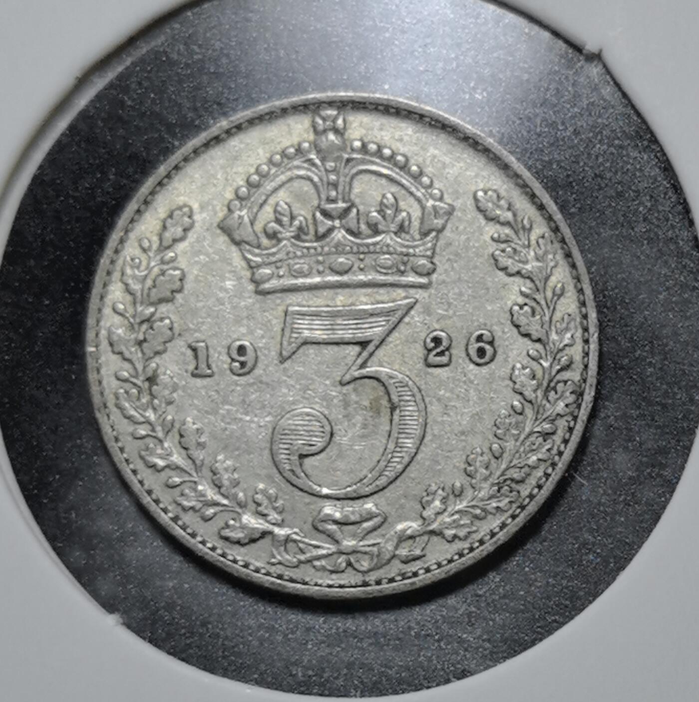 外国优质老铜币银币苏联纪念章，每周六晚九点倒数截拍，满百包邮可寄存，持续收拍 英国乔治五世1926年3便士银币，正面为国王左向肖像，背面新采用橡树枝与橡果设计。见证了乔治五世统治后期的货币变革。