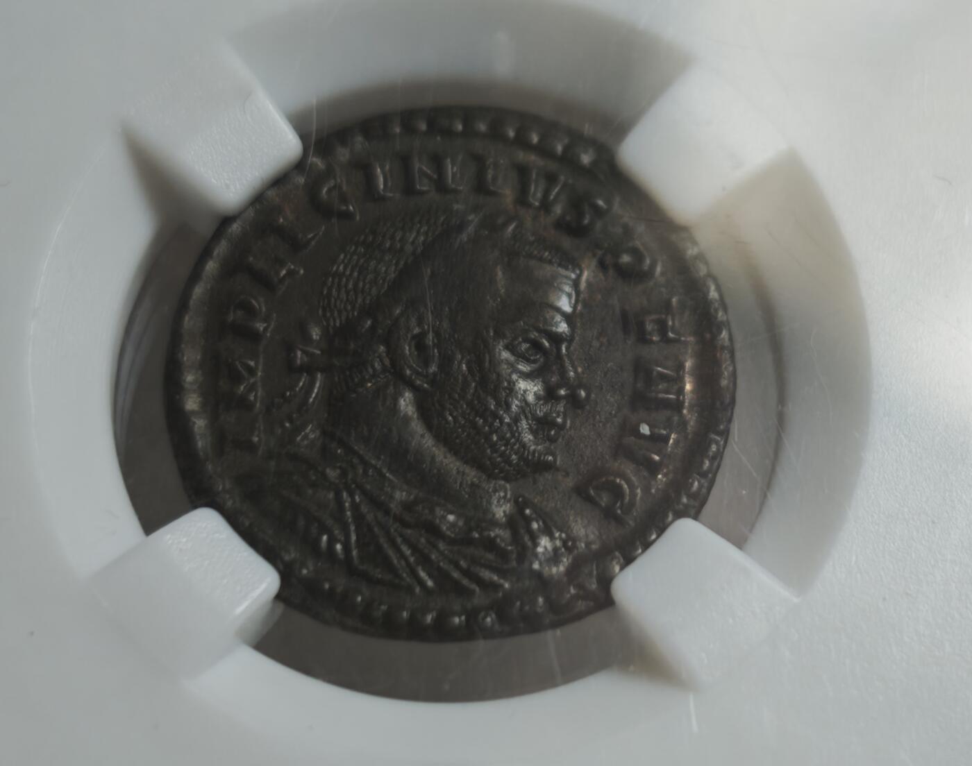 瓶子🏺第233期拍卖会  古罗马李锡尼乌斯一世（Licinius I）太阳神主题铜币   罗马帝国西部皇帝李锡尼乌斯一世（Flavius Valerius Licinianus Licinius） 发行的青铜铜币（Follis/Nummus）主题为太阳神索尔（Sol Invictus），铸造于公元308-324年间