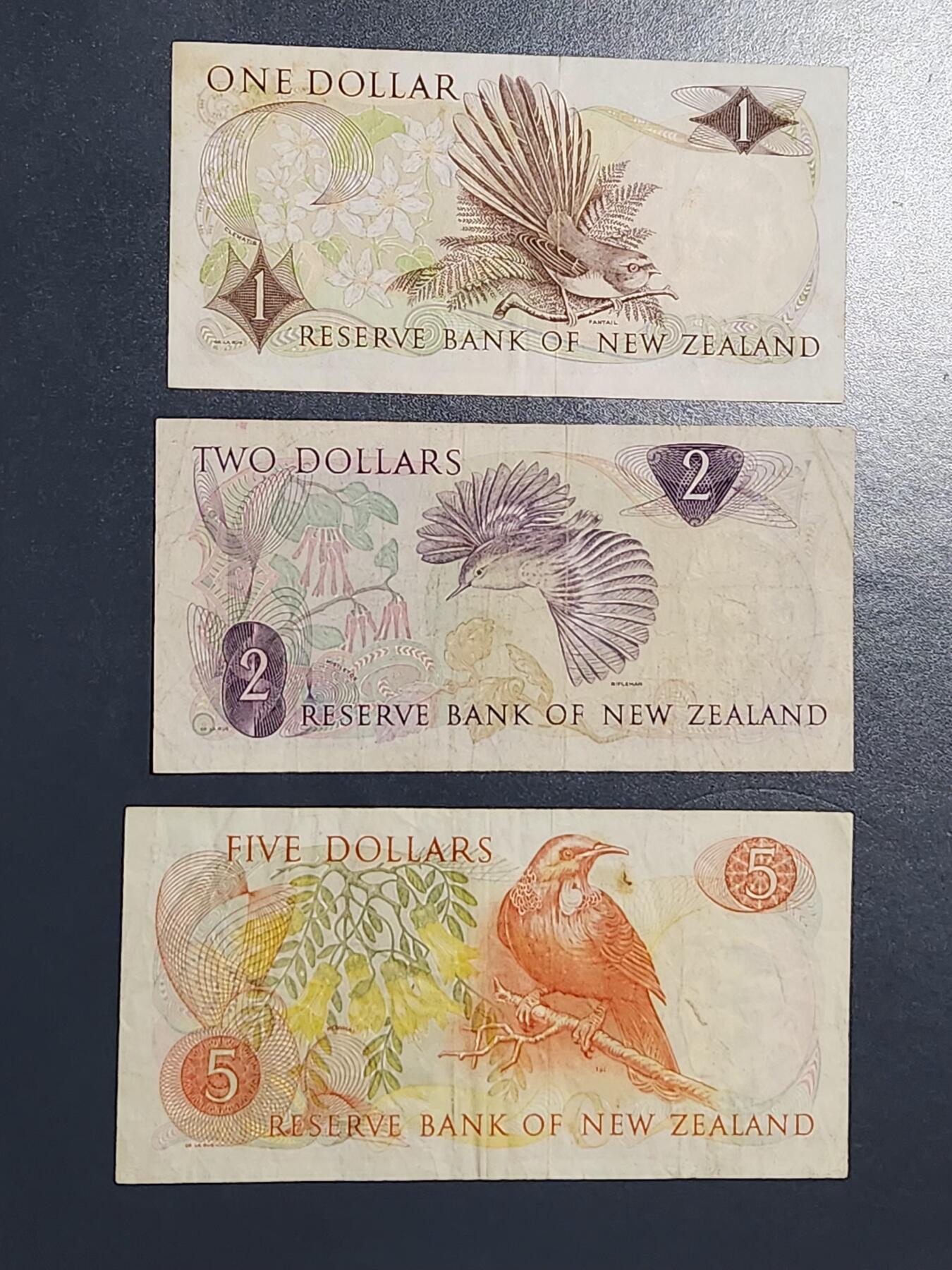 3月13号晚上8点 外国纸币自动截拍第37场 新西兰1968-1975年1-2-5元D.L.Wilks签名 二签 高冠女王 美品一套