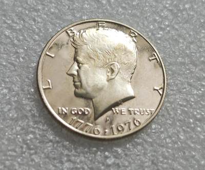 瓶子🏺第233期拍卖会 -  美国建国200周年肯尼迪半美元精制银币40%含银量（1776-1976）详细资料   这是一枚为纪念美国独立200周年发行的肯尼迪半美元（Kennedy Half Dollar）美国建国200周年纪念币系列