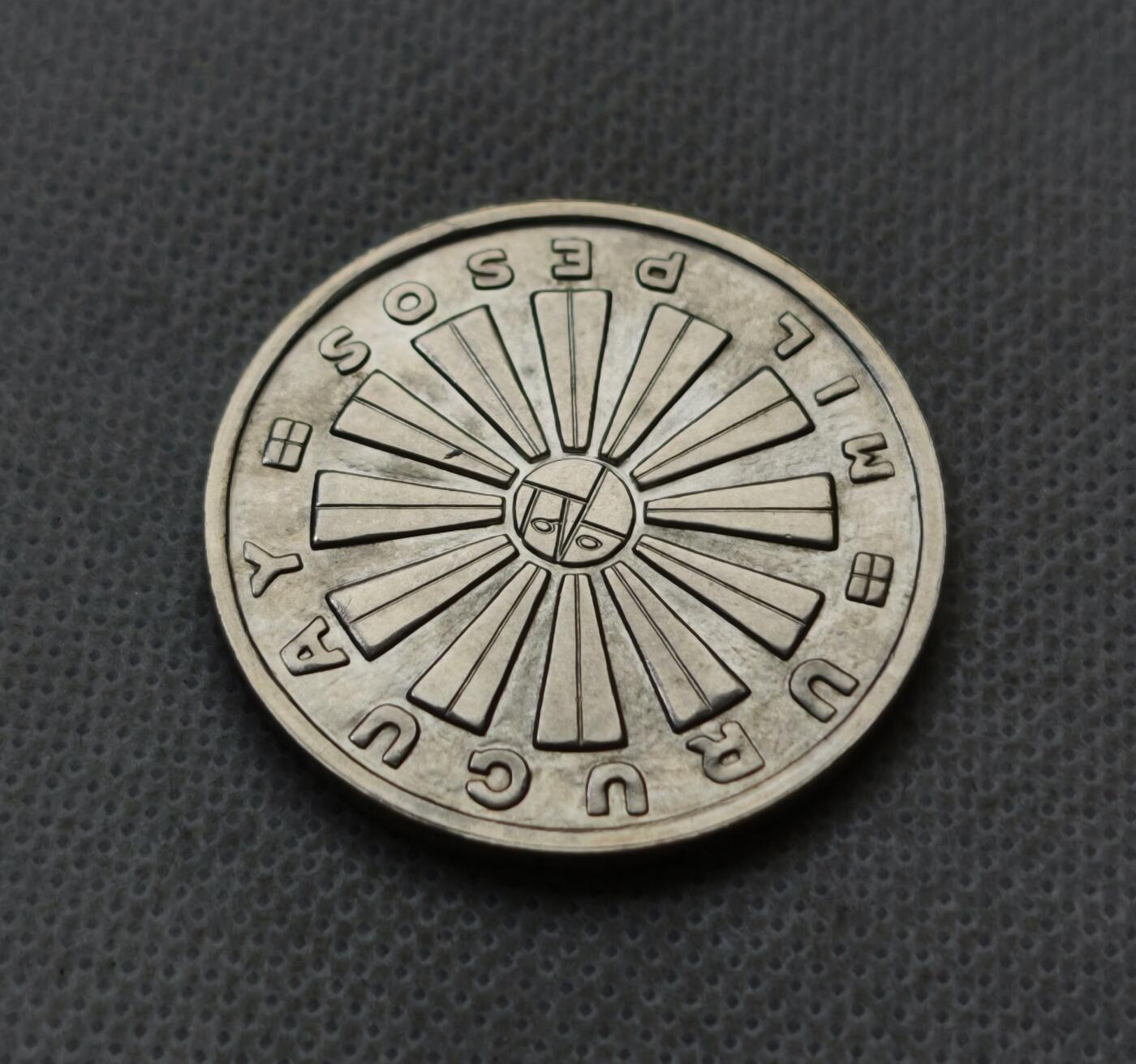 甄臻铺-世界币章拍卖（第54期），3月28日甄品场拍品征集中，送拍享返佣金等优惠多多 乌拉圭1969年联合国粮农1000比索纪念银币重25g 含银90%