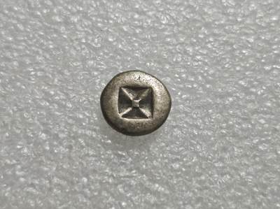 瓶子🏺第232期拍卖会 -  三佛齐王国檀香花图案打制银币  三佛齐王国（室利佛逝，约7–13世纪），是南岛语族在东南亚（今苏门答腊、马来半岛）建立的海上霸权政权