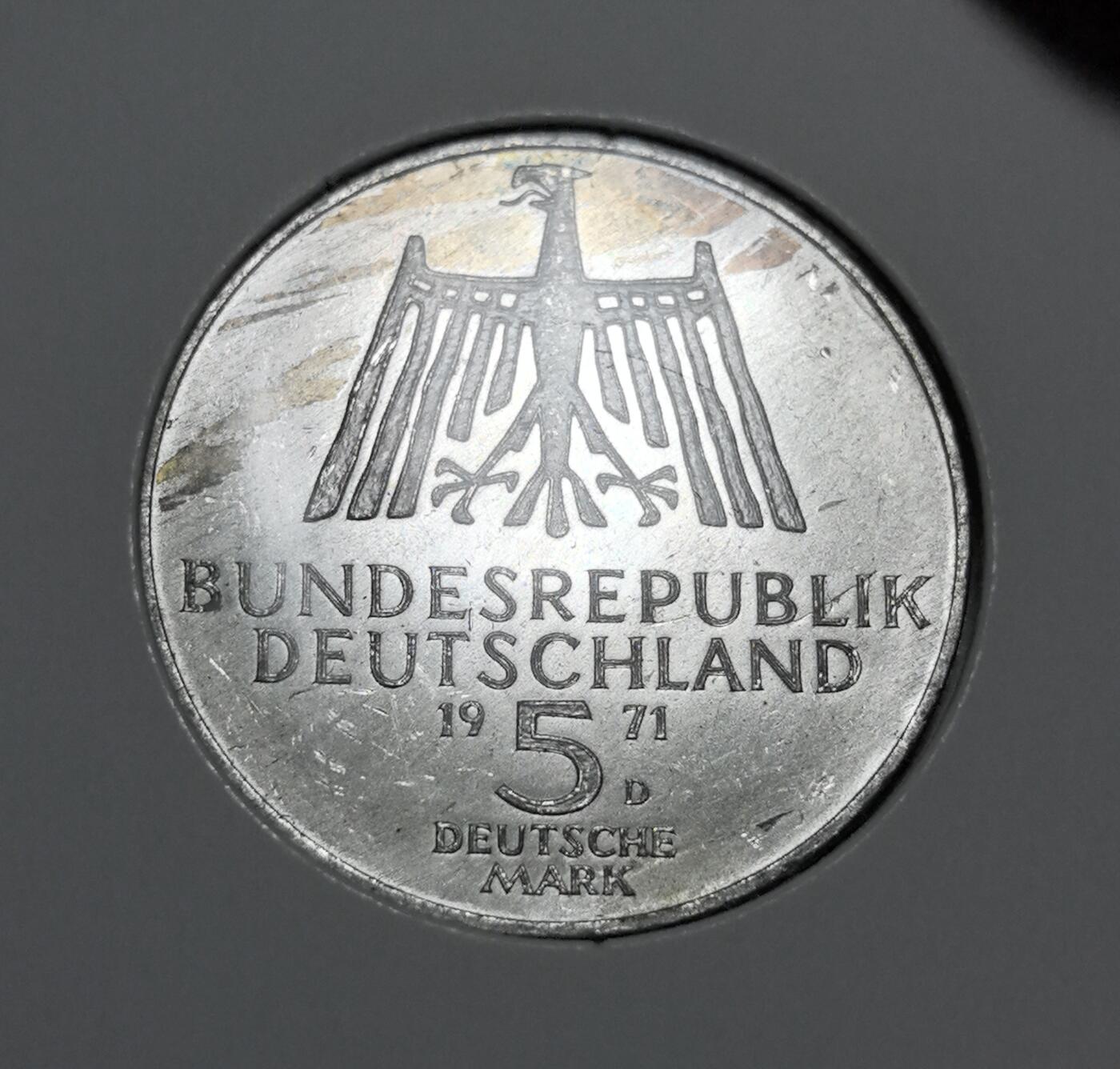 外国优质老铜币银币苏联纪念章，每周六晚九点倒数截拍，满百包邮可寄存，持续收拍 西德1971年丢勒5马克纪念银币，为纪念德国文艺复兴巨匠阿尔布雷特・丢勒诞辰 500 周年而铸。币面刻有丢勒的个人花押与生卒年份，背面为联邦德国鹰徽，是西德时期重要的文化类纪念币。