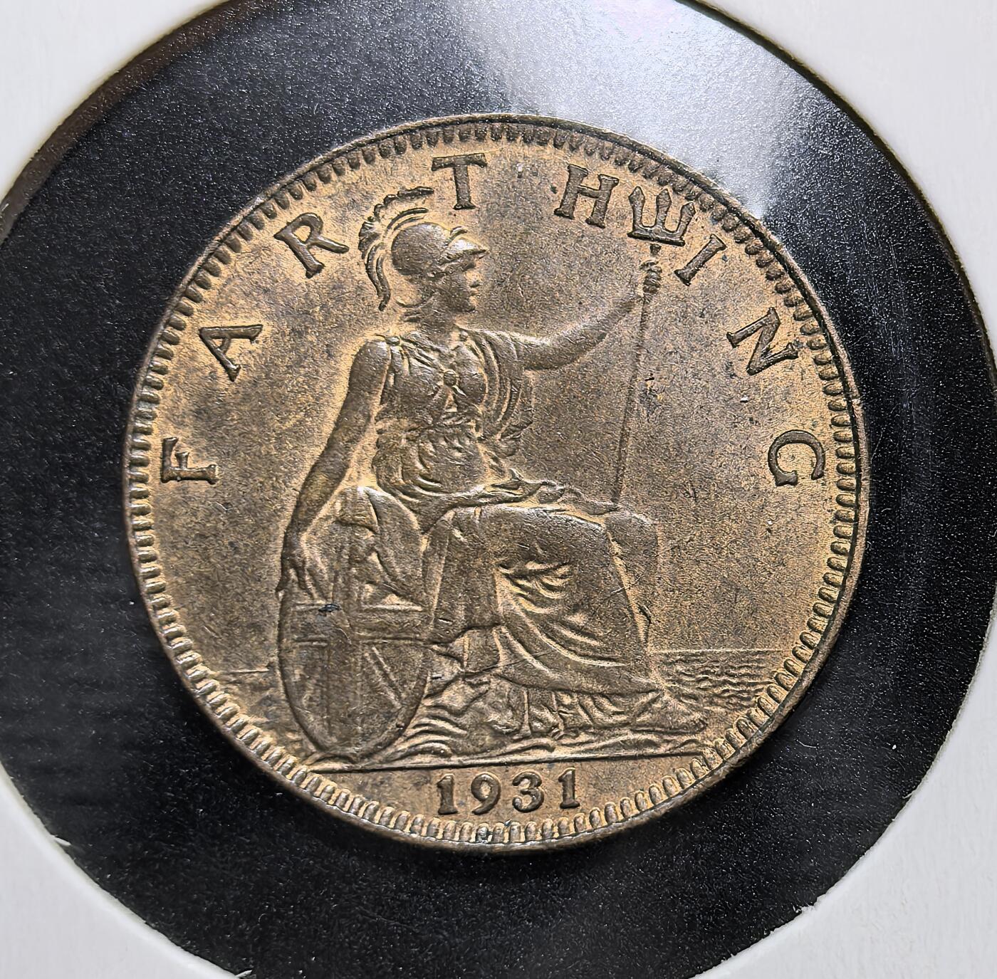 外国优质老铜币银币苏联纪念章，每周六晚九点倒数截拍，满百包邮可寄存，持续收拍 原光英国乔治五世1931年法新铜币。正面为乔治五世左向头像，背面是不列颠尼亚女神坐像，铸造于大萧条与英国脱离金本位的动荡年代，是英帝国全盛期的小额流通货币见证。