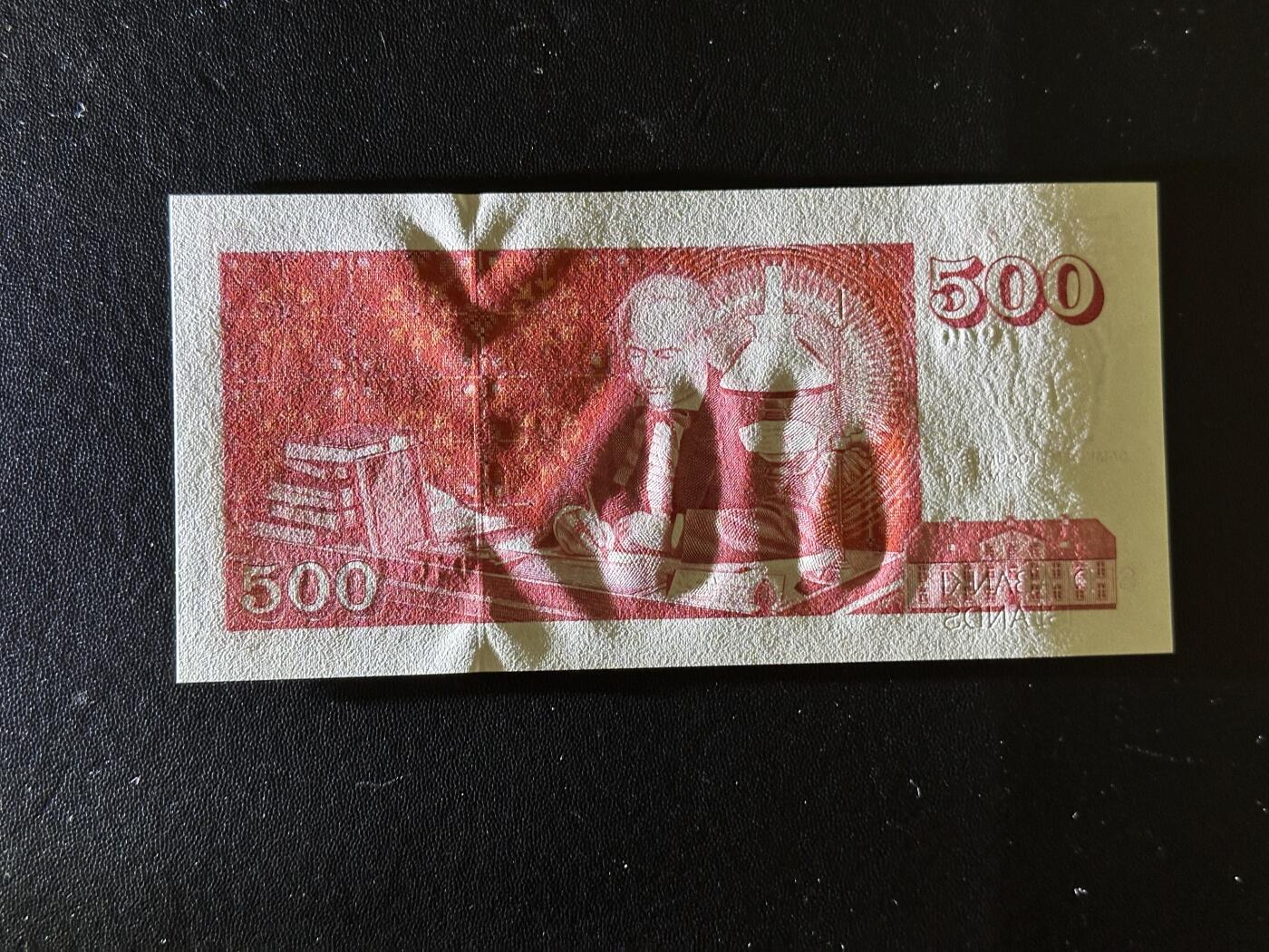 《外钞收藏家》第六百一十七期（精选场）（长期征集拍品、欢迎藏友们联系合作） 冰岛2001年500白边版一共三个签名，其中的一种签名，非常稀有，ebay都很难找到的品种