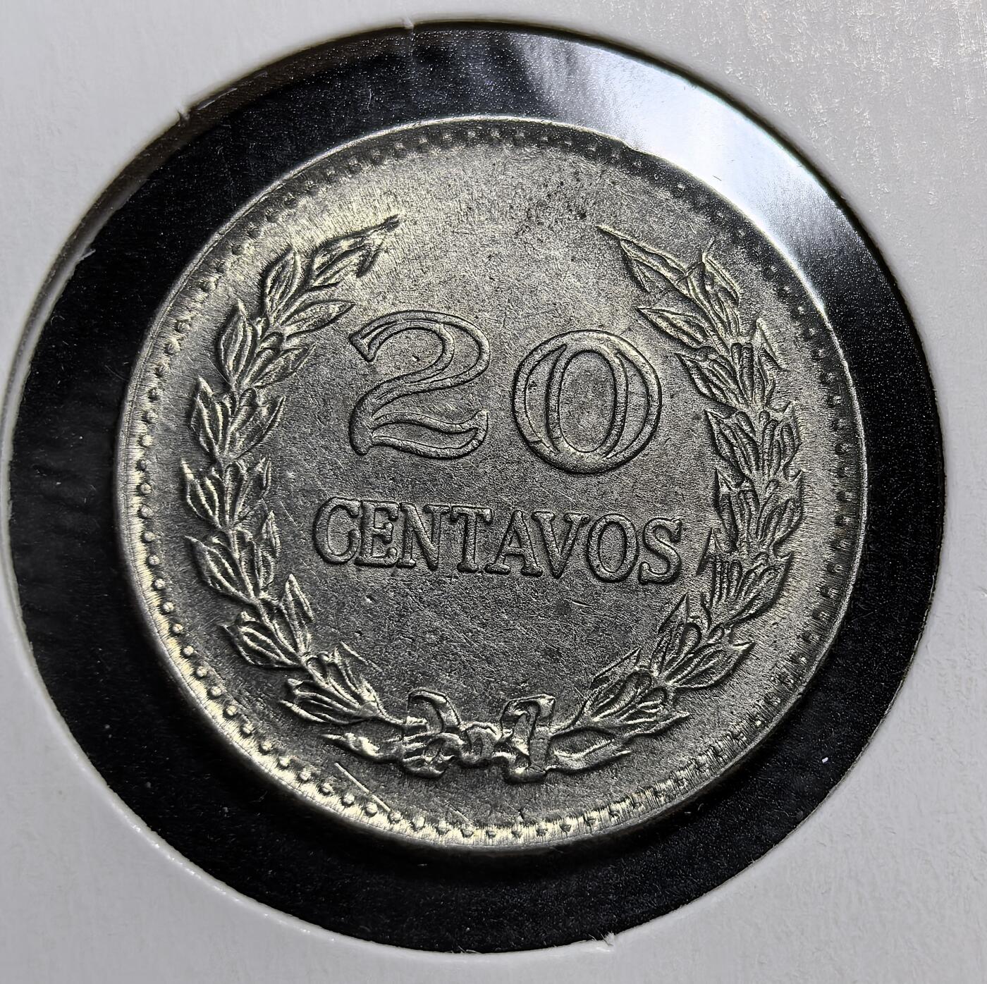 外国优质老铜币银币苏联纪念章，每周六晚九点倒数截拍，满百包邮可寄存，持续收拍 哥伦比亚1970年20分，正面为 “解放者” 玻利瓦尔侧面像，环书国名，背面铸 “20 CENTAVOS” 及橄榄枝，属该国中后期 Decimal 货币体系，见证其经济与货币史。