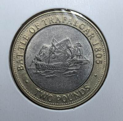 外国优质老铜币银币苏联纪念章，每周六晚九点倒数截拍，满百包邮可寄存，持续收拍 - 直布罗陀2009年2英镑双色纪念币，为纪念 1805 年特拉法尔加海战而铸造。正面为伊丽莎白二世头像，背面绘有海战帆船与直布罗陀岩山，是英属直布罗陀纪念重大历史事件的代表性币种。