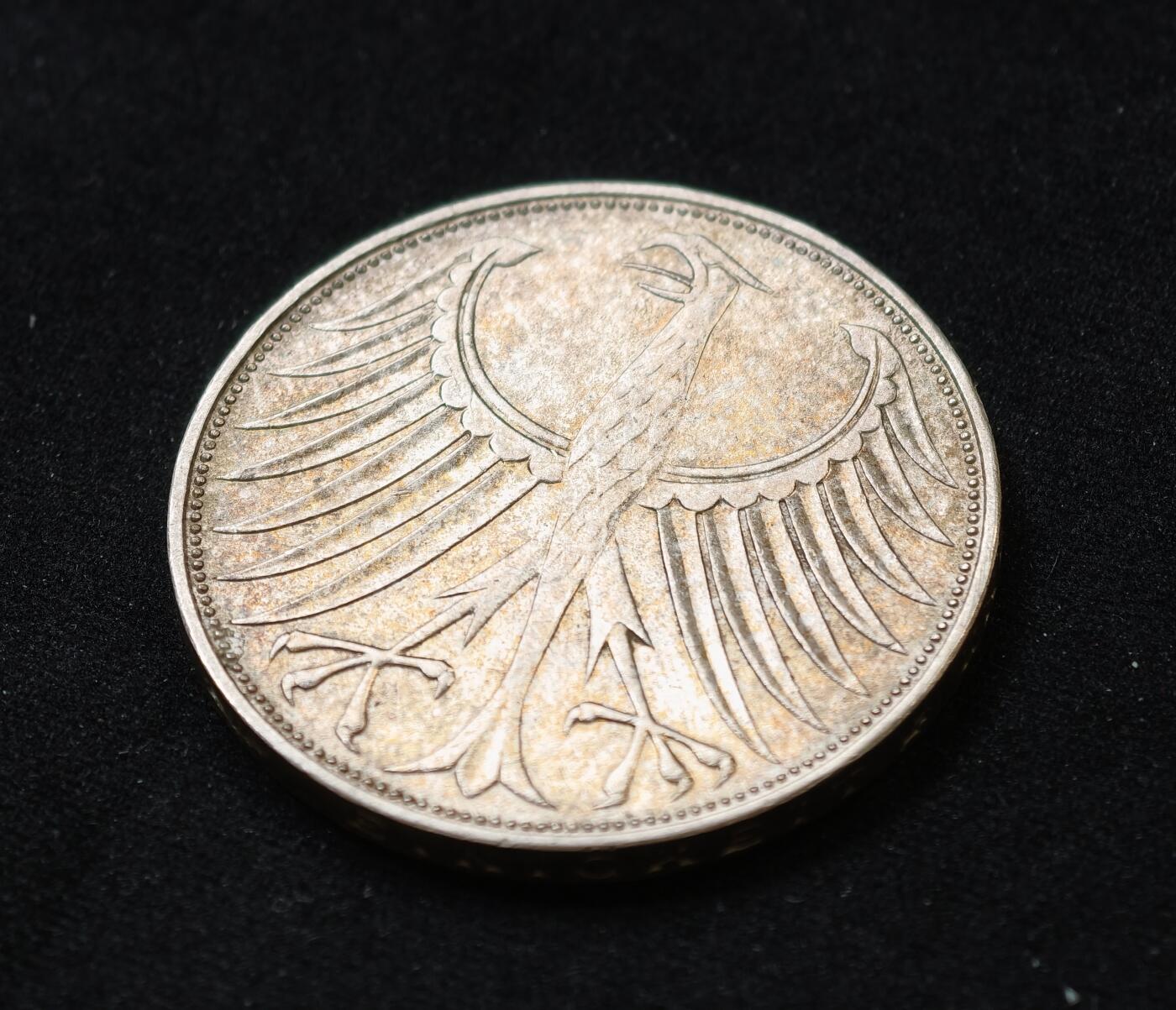 甄臻铺-世界币章拍卖（第54期），3月28日甄品场拍品征集中，送拍享返佣金等优惠多多 德国1974年5马克银币 UNC转光 625银，细节见图