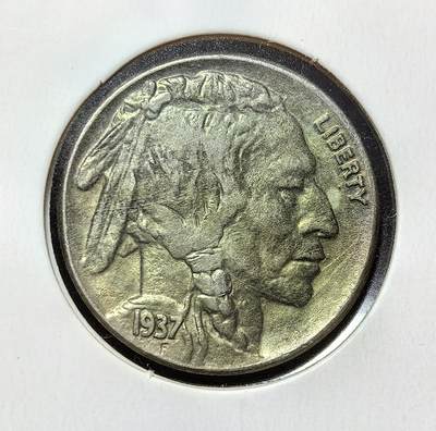 外国优质老铜币银币苏联纪念章，每周六晚九点倒数截拍，满百包邮可寄存，持续收拍 - 极美品美国1937年野牛5分（印第安人头像）由詹姆斯・厄尔・弗雷泽设计，正面为印第安酋长、背面为美洲野牛，象征西部精神。1937 年是该系列末期，次年被杰斐逊镍币取代，是极具收藏价值的美国经典硬币