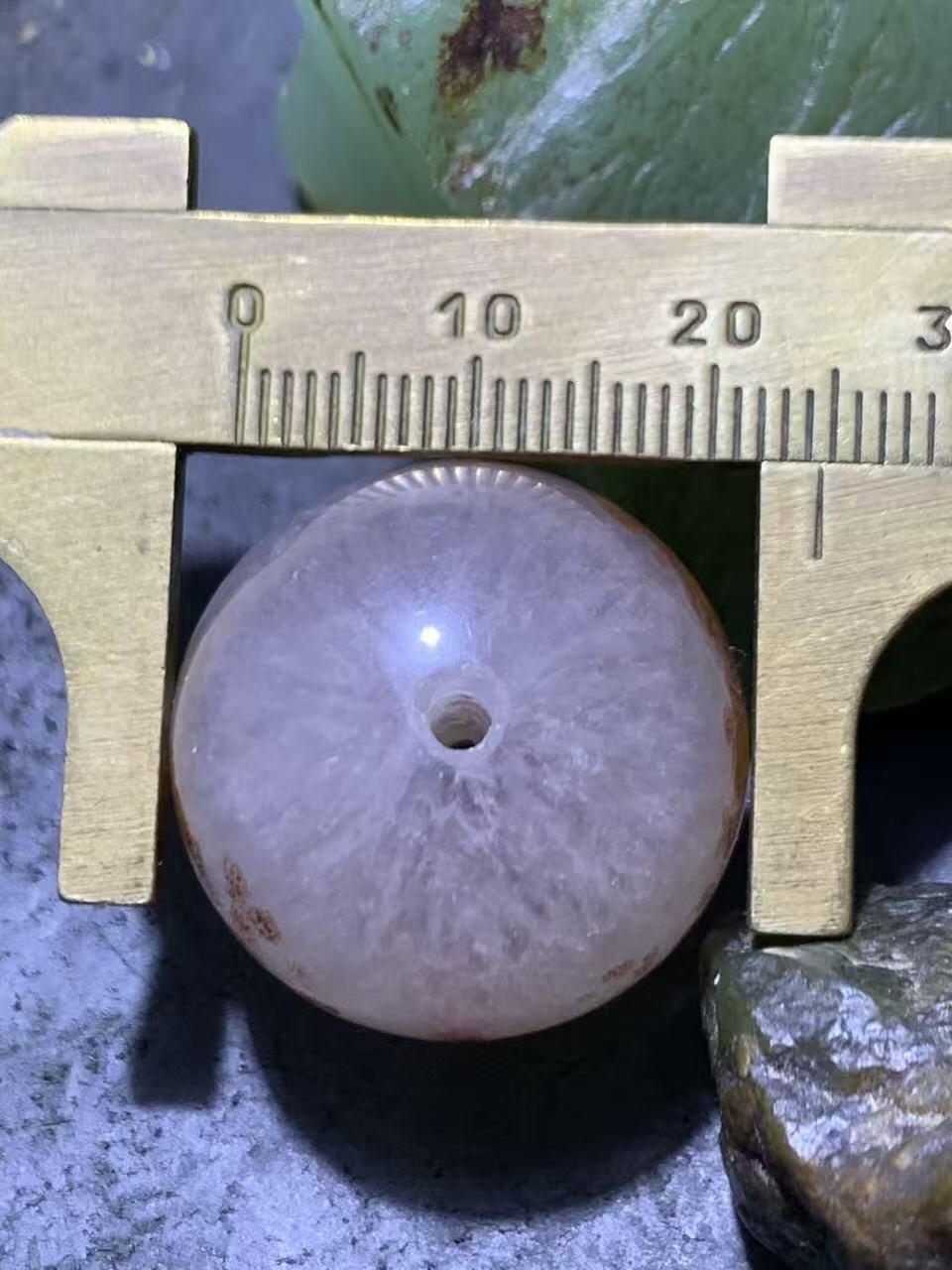 精美冰飘朱砂点腰缠万贯战国红玛瑙圆珠一颗