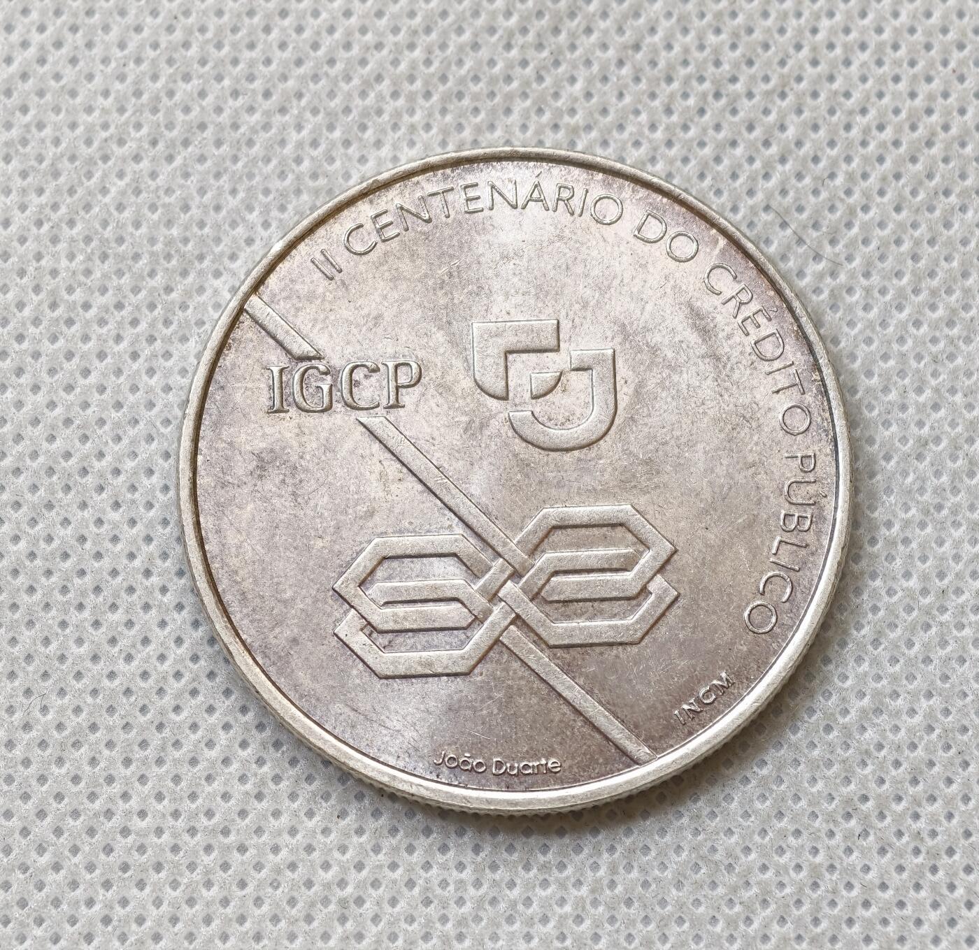 甄臻铺-世界币章拍卖（第54期），3月28日甄品场拍品征集中，送拍享返佣金等优惠多多 葡萄牙1000埃库多银币，28g，纪念公共信用100周年少见品种