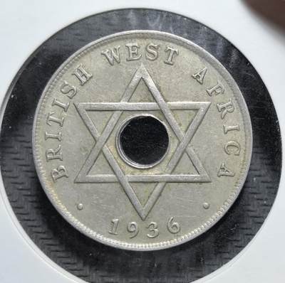 外国优质老铜币银币苏联纪念章，每周六晚九点倒数截拍，满百包邮可寄存，持续收拍 - 英属西非1936年1便士H版，属爱德华八世时期珍稀品。因爱德华八世退位，该币存世量稀少，中心圆孔配六芒星设计，是英国殖民货币史的特殊见证。