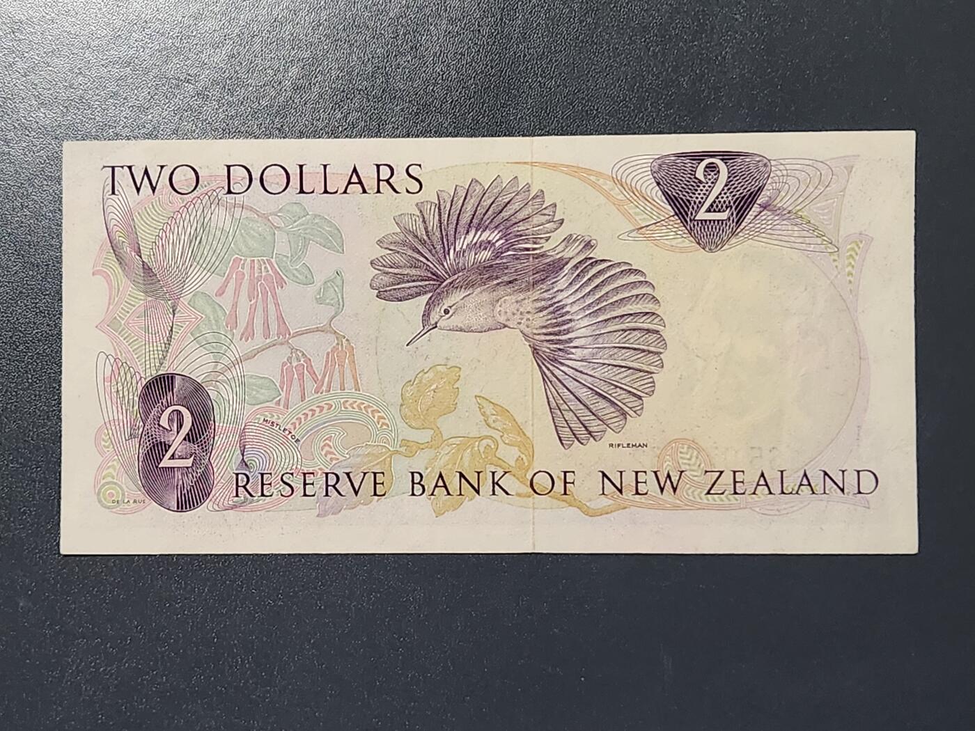 3月13号晚上8点 外国纸币自动截拍第37场 新西兰1975-1977年R.L.Knight签名版2元 高冠  美品