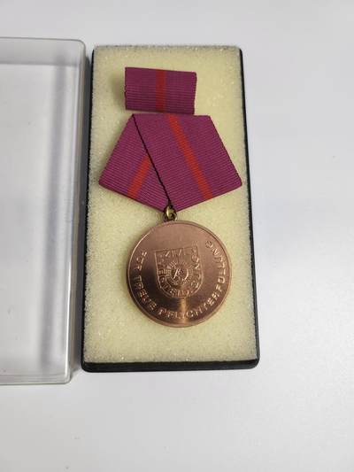 南水社第3次拍卖 春季专场 - 民主德国铜级民防部队忠诚服役奖章 完好盒略章