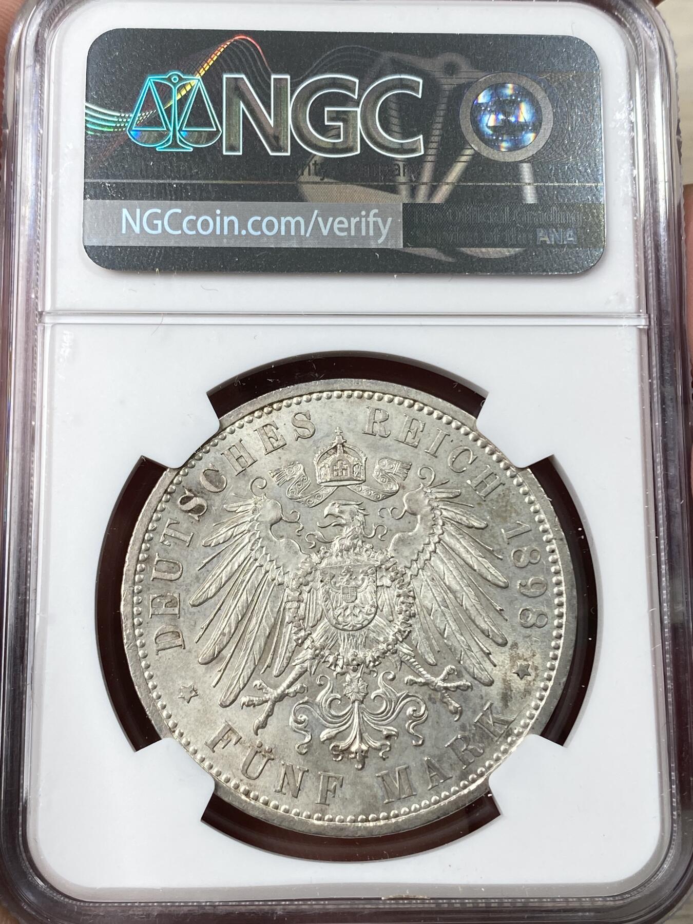 万国钱币拍卖第062期 NGC MS62 1898年德国普鲁士威廉二世长翅流通5马克 流通异常充分的马克品种 罕见早期高难度年份已是NGC季军分 原味青花色调优雅转光收藏级