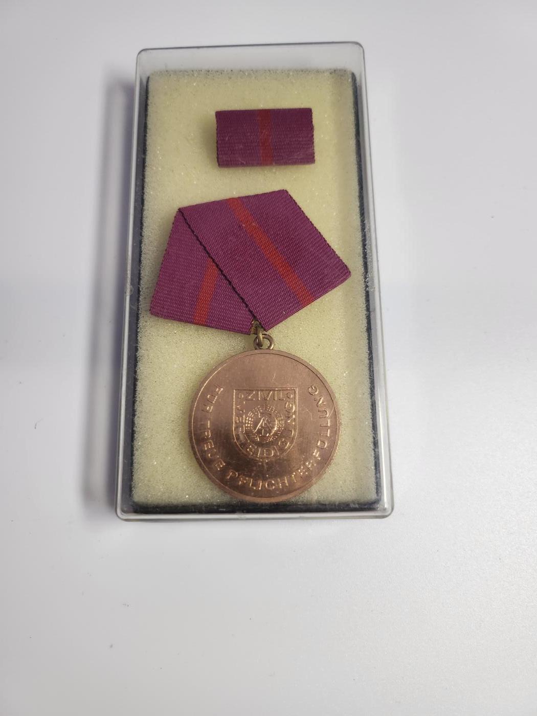 南水社第3次拍卖 春季专场 民主德国铜级民防部队忠诚服役奖章 完好盒略章