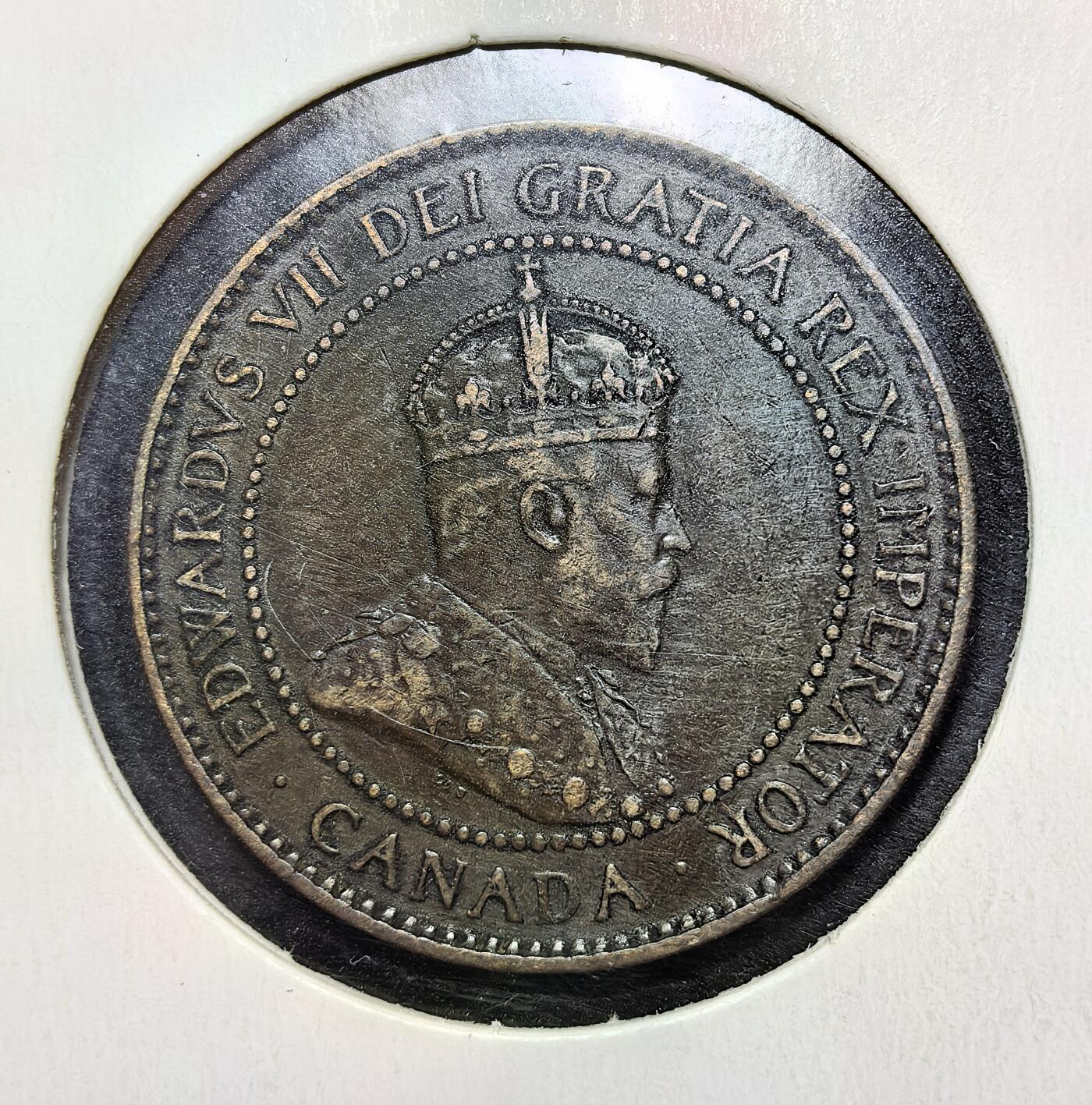 外国优质老铜币银币苏联纪念章，每周六晚九点倒数截拍，满百包邮可寄存，持续收拍 加拿大1907年壹分铜币，属爱德华七世时期（1902-1910），由英国皇家造币厂铸造，正面为国王右像及拉丁文头衔，背面是枫叶环饰与面值。材质为青铜，是加拿大早期流通币，见证英属加拿大的货币体系。