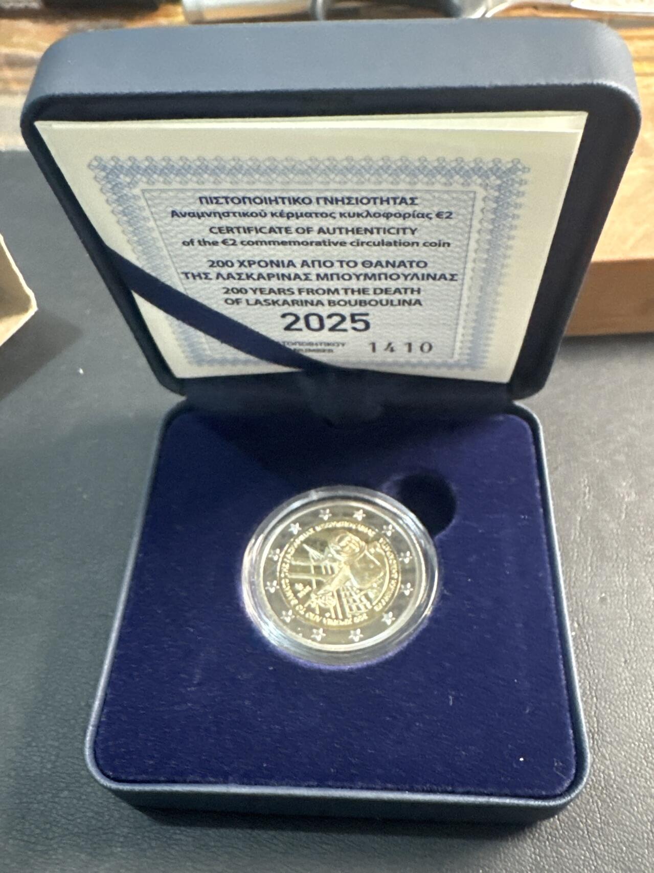 ❤️【币观天下】❤️ 第344期钱币秒杀拍卖场- 2026.3.6周五晚上6点半场 长期征集拍品  希腊2025年 拉斯卡里娜·布布利娜诞辰200周年 2欧元精制纪念币 盒证齐全