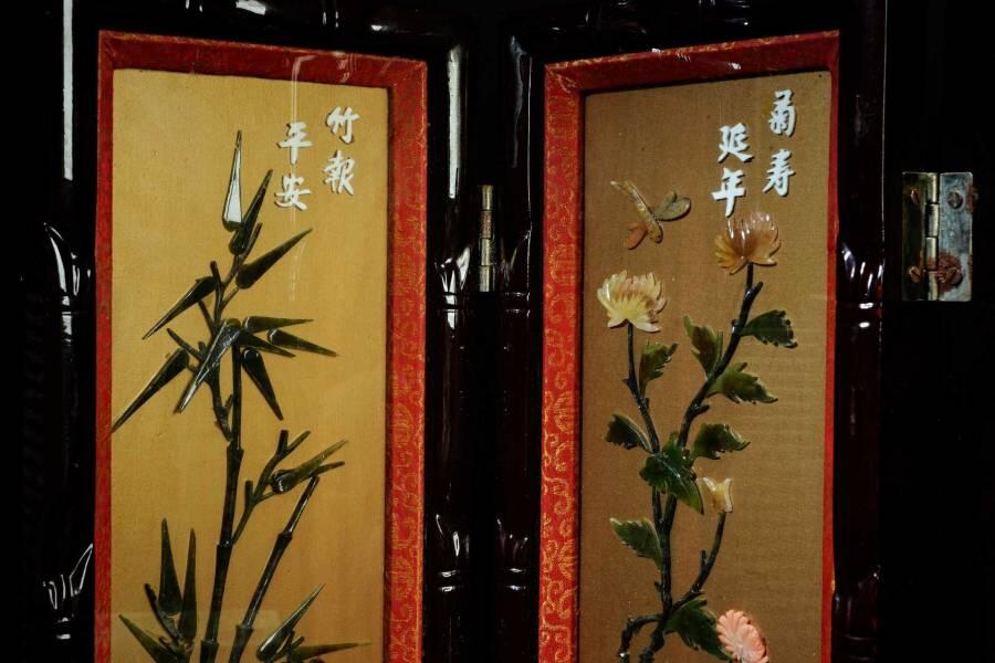 上海都达杂项专场五十二【全场包邮】 金地嵌碧玉、岫玉等多种玉石宝石四折台屏