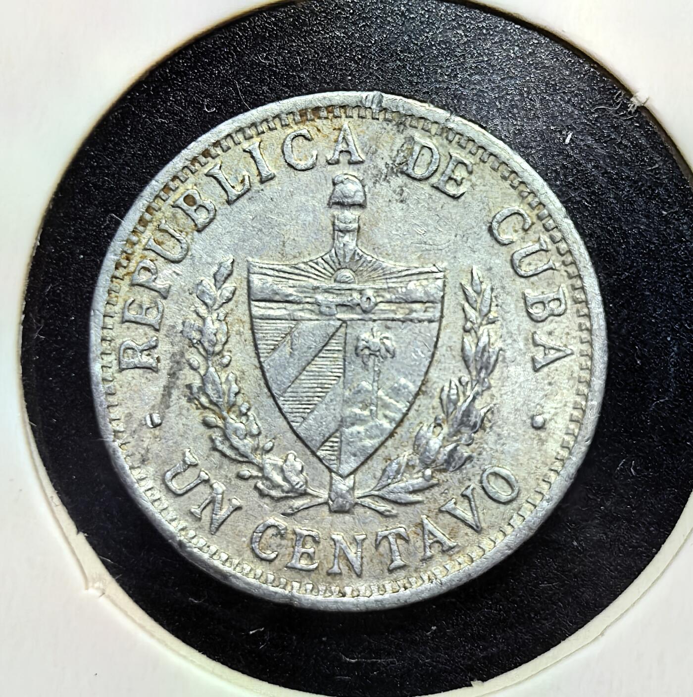 外国优质老铜币银币苏联纪念章，每周六晚九点倒数截拍，满百包邮可寄存，持续收拍 古巴1979年壹分，属第二共和国时期。正面铸 “祖国与自由” 口号与五角星，背面为古巴国徽。材质为铝，见证古巴革命后社会主义时期的货币经济特征。