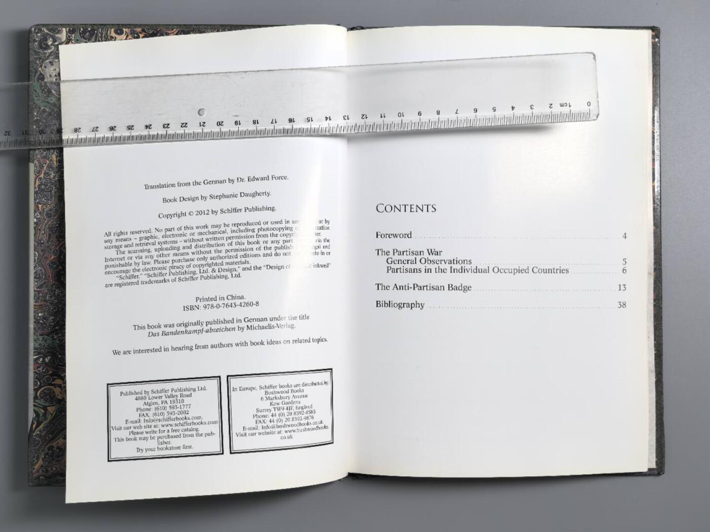 小驴勋章奖章收藏3月14日周六晚六点拍卖（珍爱和平，收藏战争，铭记历史，勿忘国耻，忠党爱国。有偿代拍，送拍规则在简介最后，参拍须阅读规则后再参拍，关系到运费包装发货时效真假辨别等关键信息，拍卖时不再发原图，看大图店主微信码在拍卖店铺介绍里） 得三抗击游击队奖章书籍