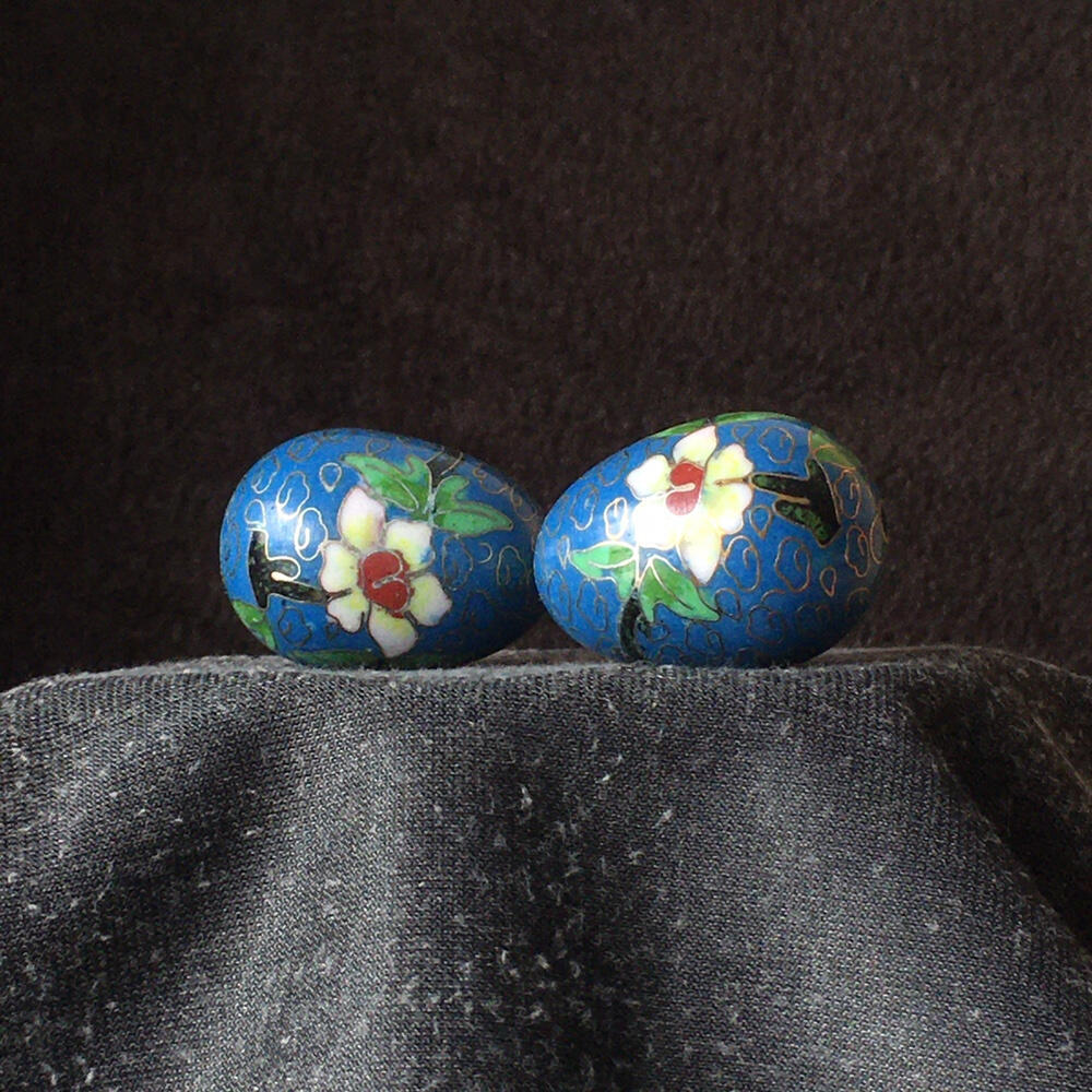         出口创汇时期二蓝色铜胎掐丝珐琅磨光景泰蓝吉祥如意鸡蛋小摆件美品1对2只真品如图摆件库存旧藏文玩艺术收藏