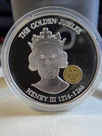 第193期拍卖 - 东加勒比2002年君王系列爱德华三世镀金纪念银币，925银镀金，28.28克，有氧化，塑料盒有瑕疵