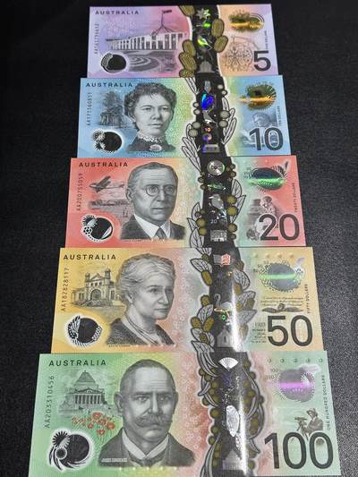 《外钞收藏家》第六百一十七期（精选场）（长期征集拍品、欢迎藏友们联系合作） - 澳大利亚塑料钞5-100元 5张一起 全新UNC 全部是AA冠