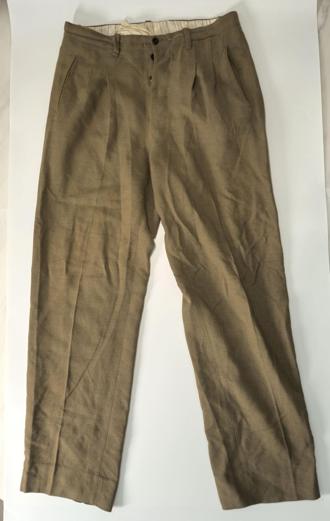 小驴勋章奖章收藏3月14日周六晚六点拍卖（珍爱和平，收藏战争，铭记历史，勿忘国耻，忠党爱国。有偿代拍，送拍规则在简介最后，参拍须阅读规则后再参拍，关系到运费包装发货时效真假辨别等关键信息，拍卖时不再发原图，看大图店主微信码在拍卖店铺介绍里） 西班牙m1943条例少尉军装一套，左胸俩奖章为复刻，右胸徽章和臂章为战后