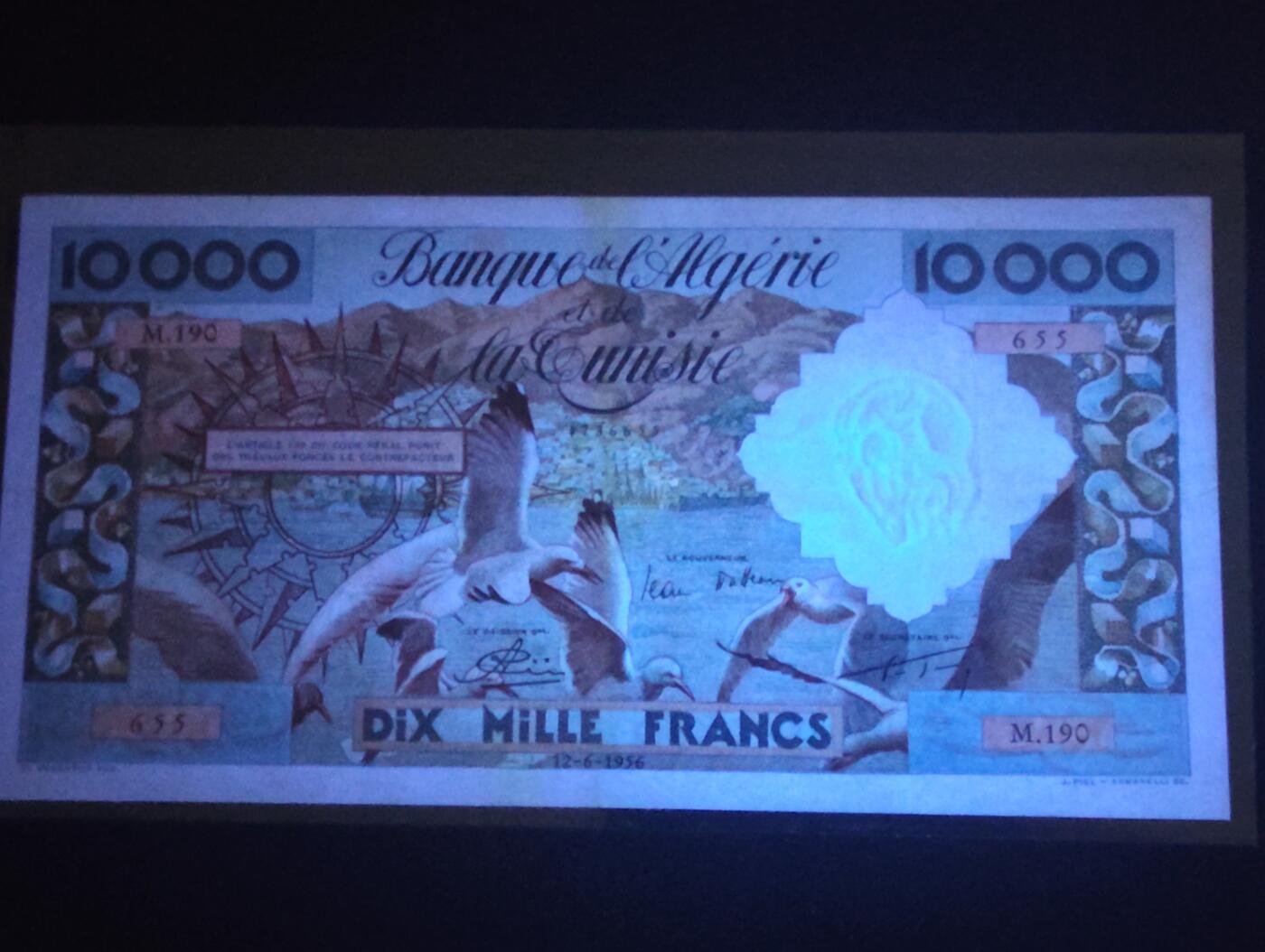 2026三月第二期，总219期 法属阿尔及利亚1956年10000法郎AUNC有针孔 无47 正面栩栩如生的海鸥翔集和背面热闹的港口集市 作为法属末期的最高面值成为一代经典