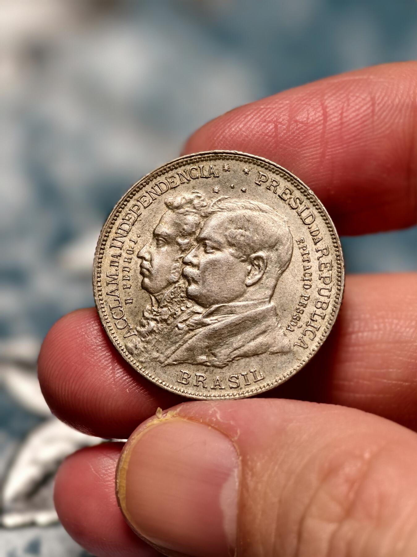 抚柳草堂-第十六期章牌钱币  奖章勋章限时免佣 满百包邮 放漏专场 1922巴西独立百年2000瑞斯纪念银币   重8.1g 佩德罗一世与佩索阿双人浮雕头像 精美漂亮的好品种