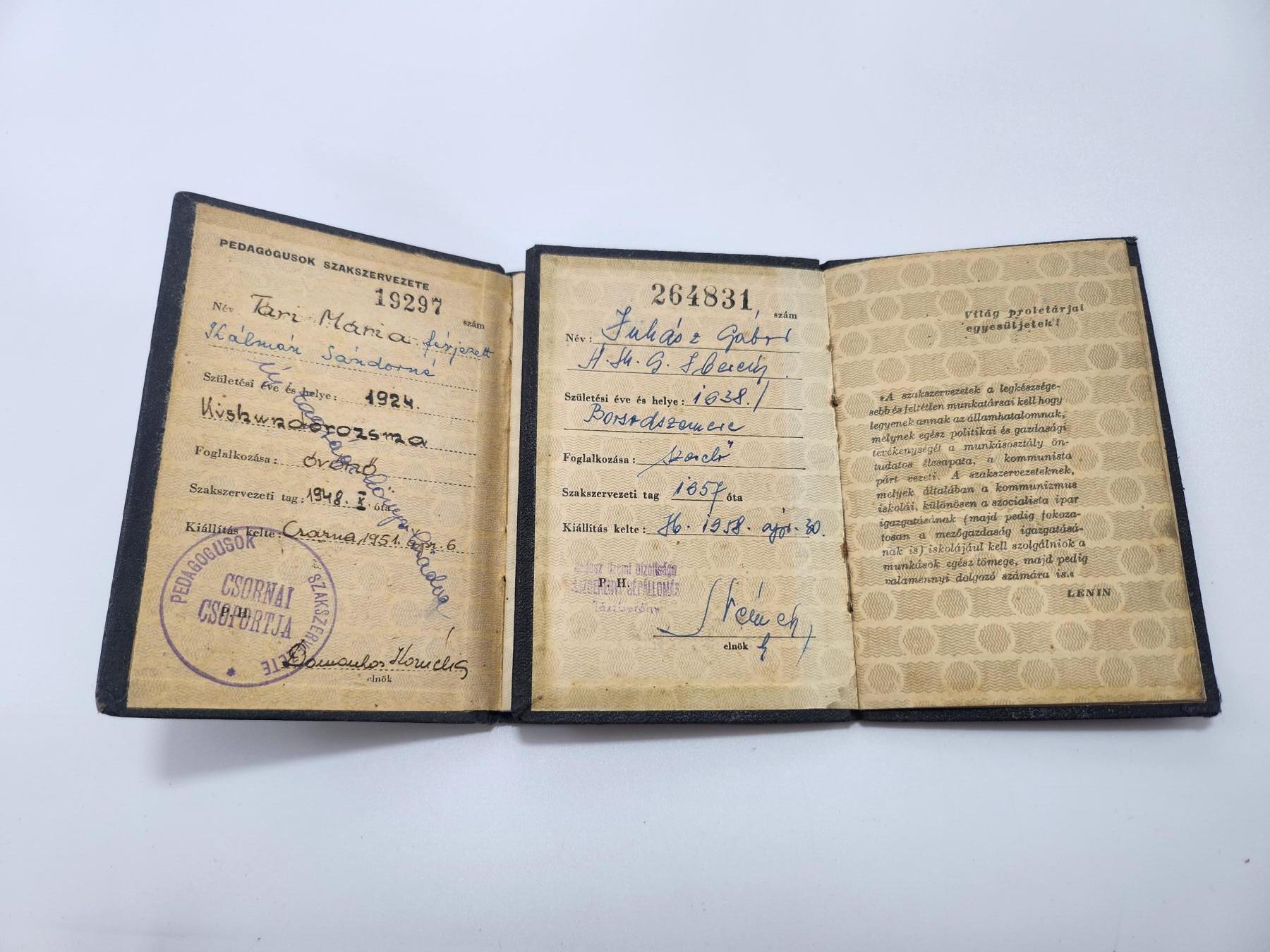 南水社第3次拍卖 春季专场 匈牙利教师工会会员证 持有者为19297号 Tari Maria 塔里·玛丽亚 女。264831 Szakács Anna 绍卡奇·安娜 均为女性 