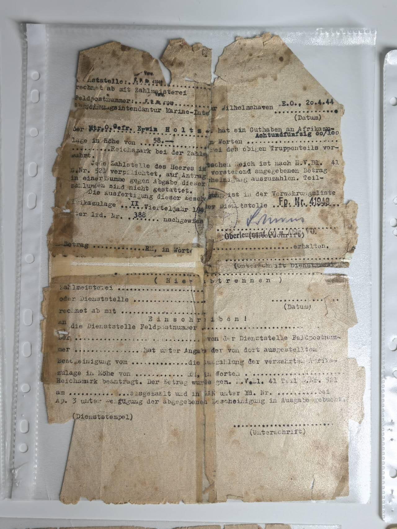 小驴勋章奖章收藏3月14日周六晚六点拍卖（珍爱和平，收藏战争，铭记历史，勿忘国耻，忠党爱国。有偿代拍，送拍规则在简介最后，参拍须阅读规则后再参拍，关系到运费包装发货时效真假辨别等关键信息，拍卖时不再发原图，看大图店主微信码在拍卖店铺介绍里） 战俘营释放证明，通行证等一组证件（送拍方表示为突破封锁奖章相关我机翻没翻译太明白）