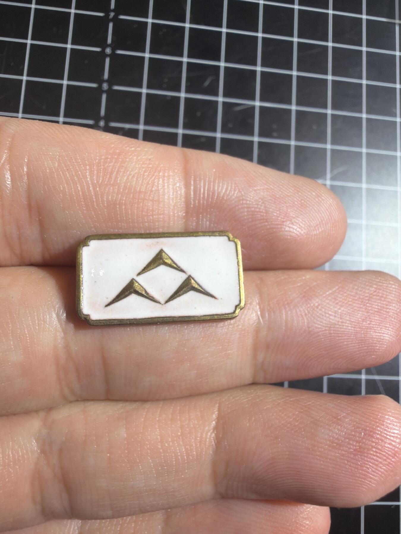 古冰库章牌勋赏收藏第57次拍卖 中国第一汽车制造厂纪念章