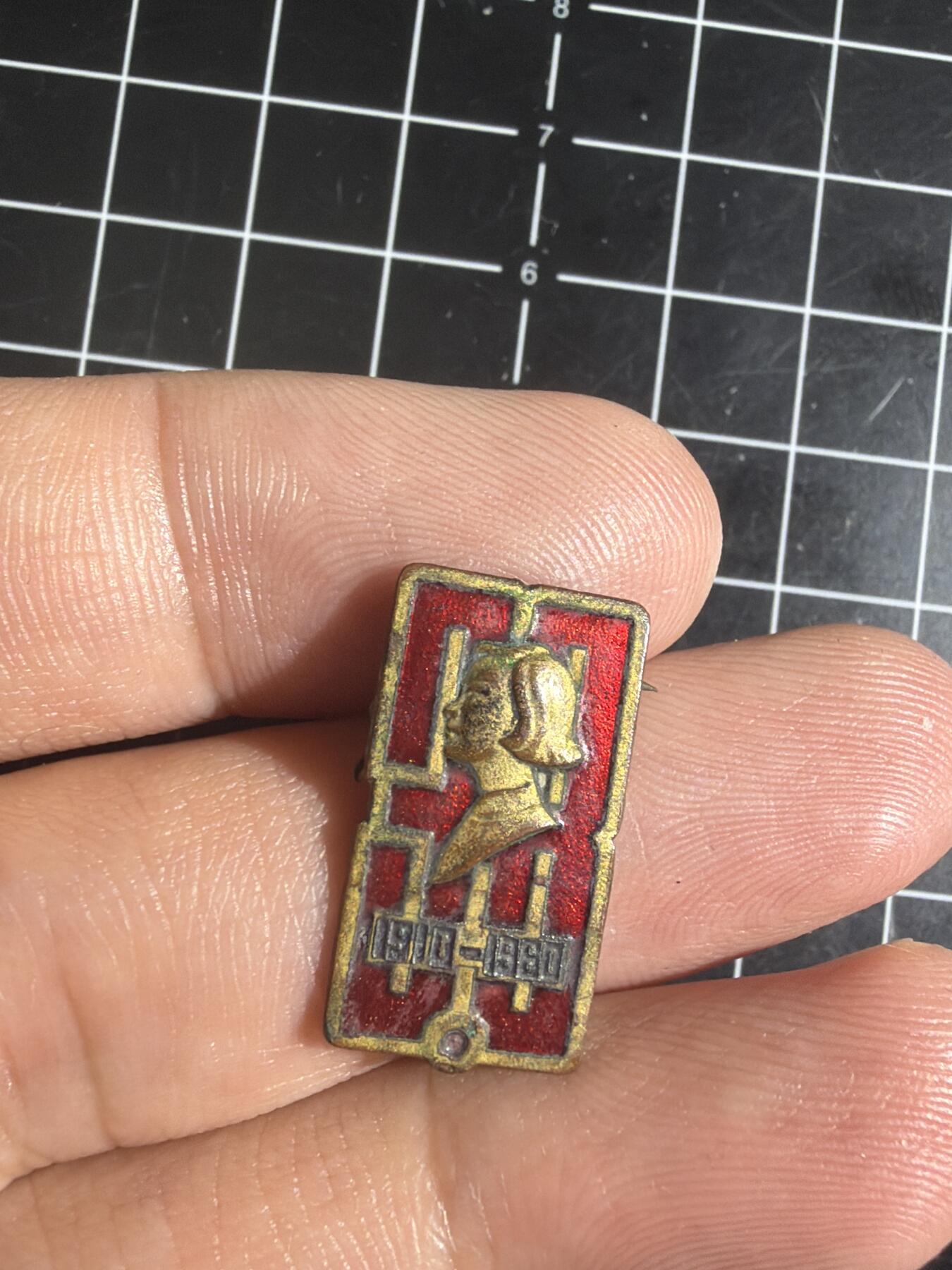 古冰库章牌勋赏收藏第57次拍卖 1960年国际三八妇女节50周年纪念章，铜质珐琅