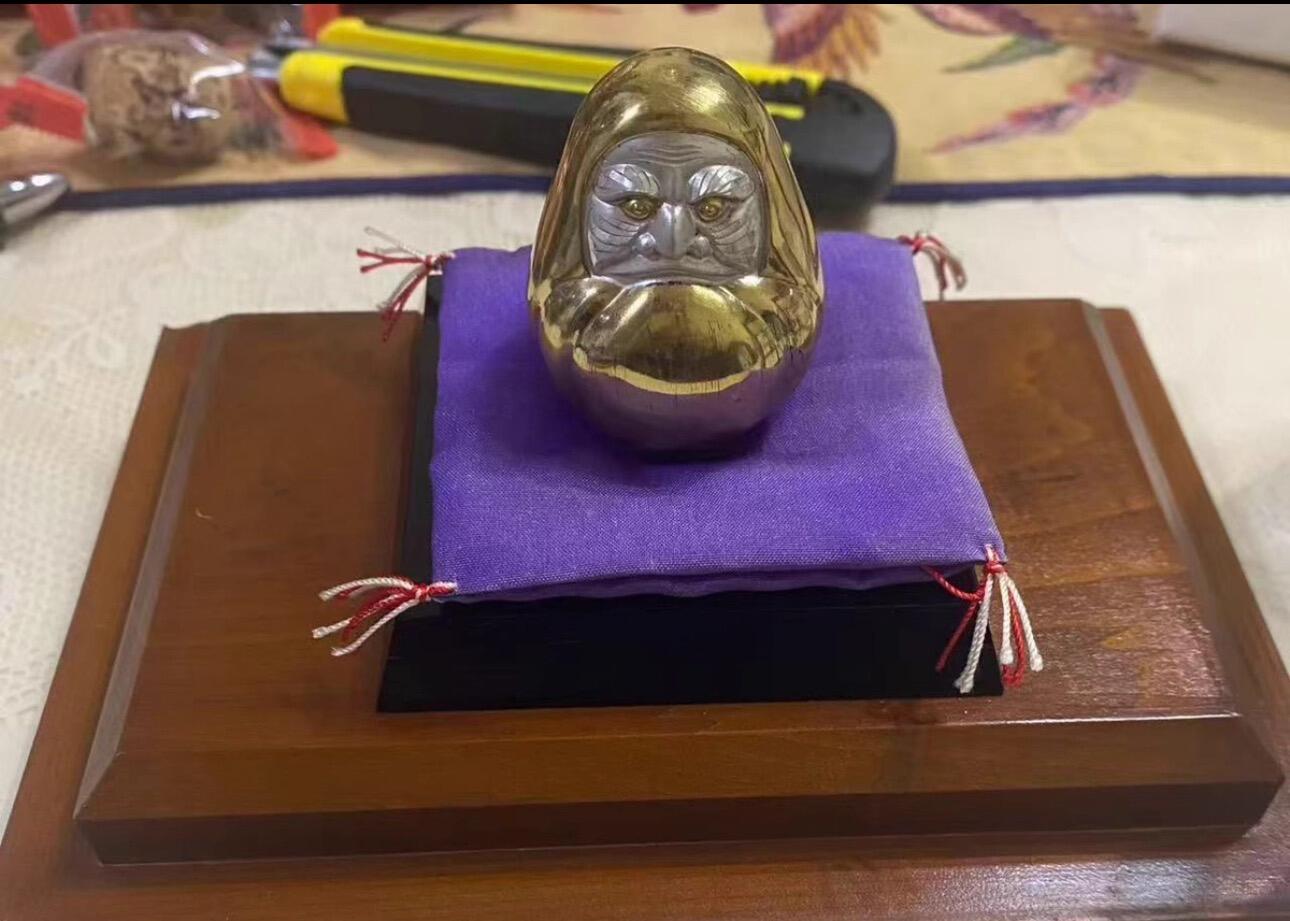 日日生财—银币珍藏专场 日本回流纯银达摩摆件，带实木玻璃防尘罩