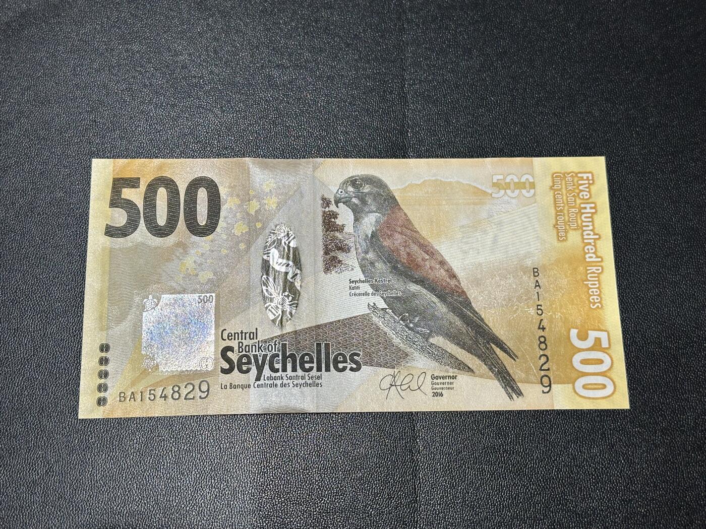 《外钞收藏家》第六百一十七期（精选场）（长期征集拍品、欢迎藏友们联系合作） 2016年塞舌尔500卢比 全新UNC