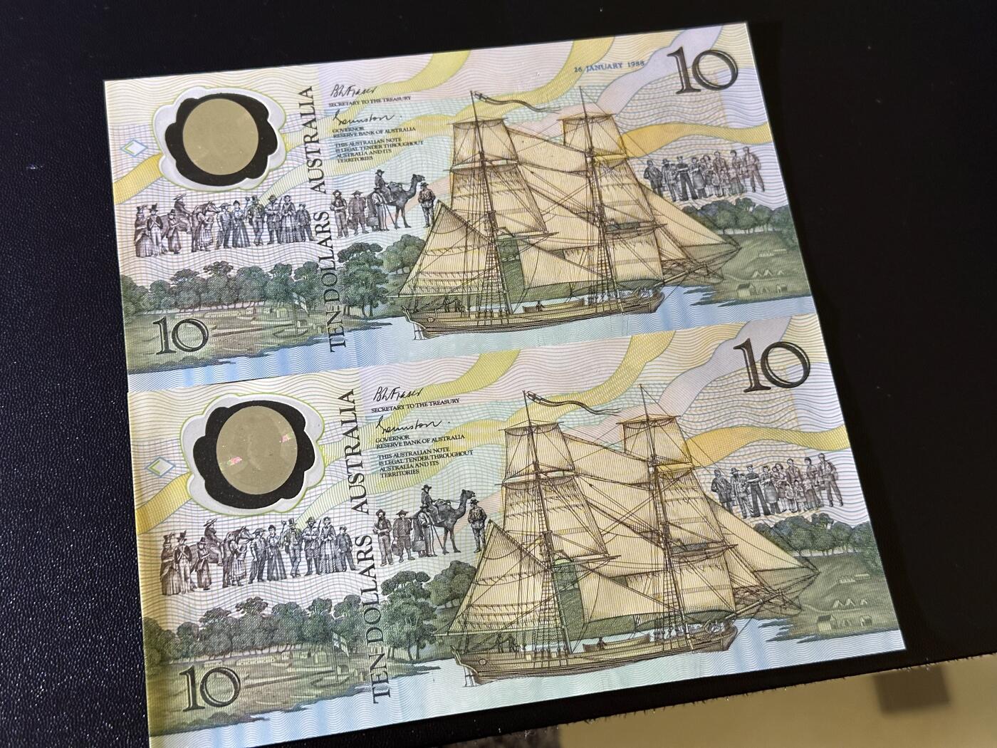 《外钞收藏家》第六百一十七期（精选场）（长期征集拍品、欢迎藏友们联系合作） 澳大利亚塑料钞 纪念钞2张一起 首张塑料钞 AA、AB冠 全新UNC