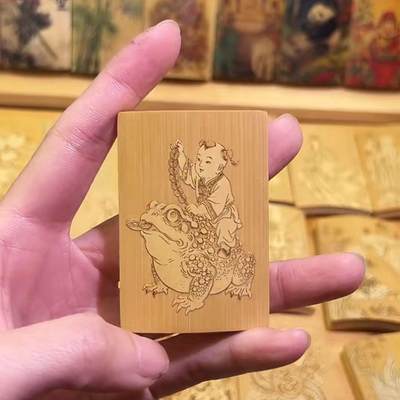 听雨轩（75）竹牌专场 - 留青工艺竹牌手把件4*6cm  刘海戏金蟾