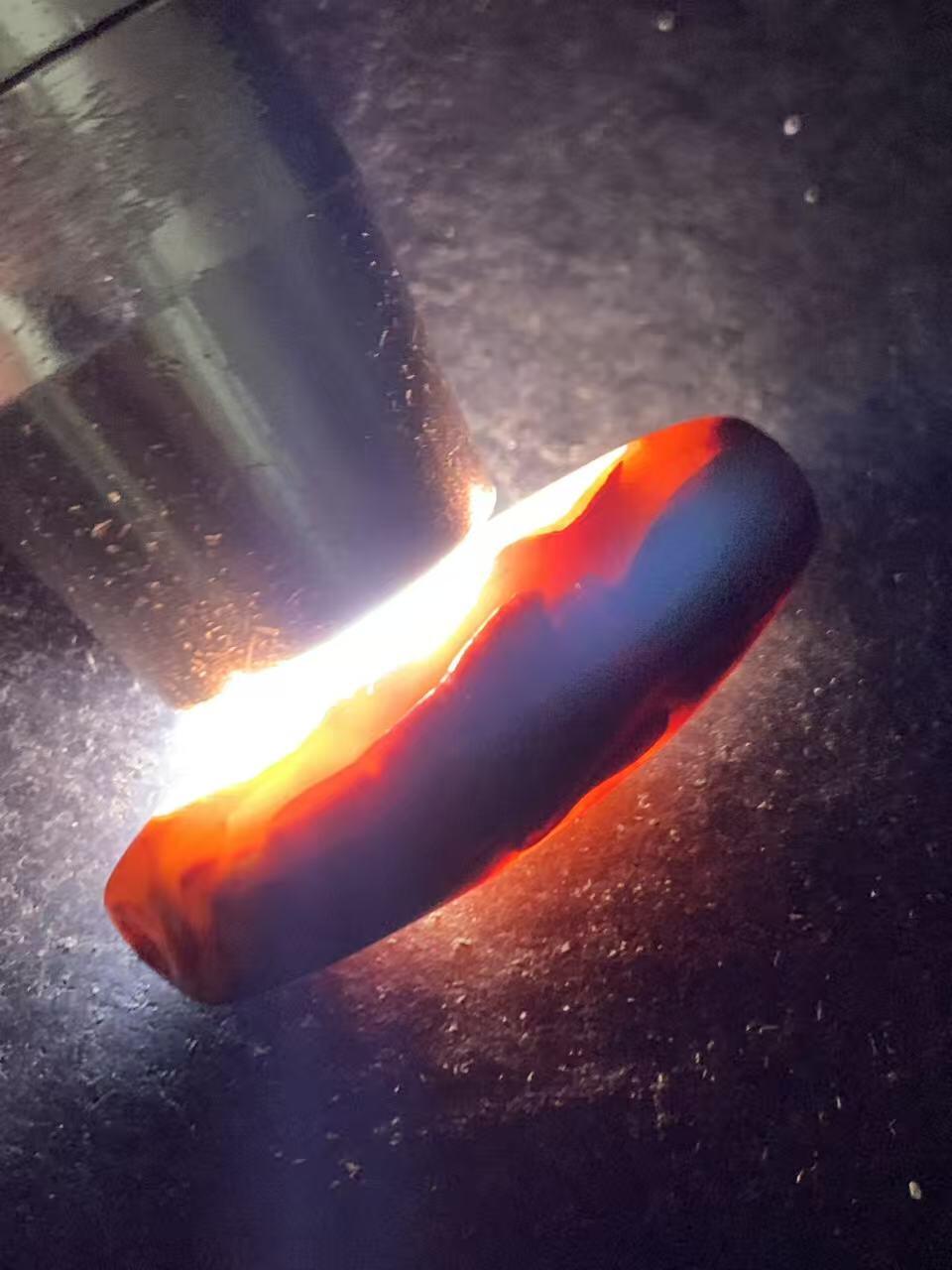 精美冰飘亚光战国红玛瑙手工俏色巧雕武财神忠义关二爷随形桶珠一颗