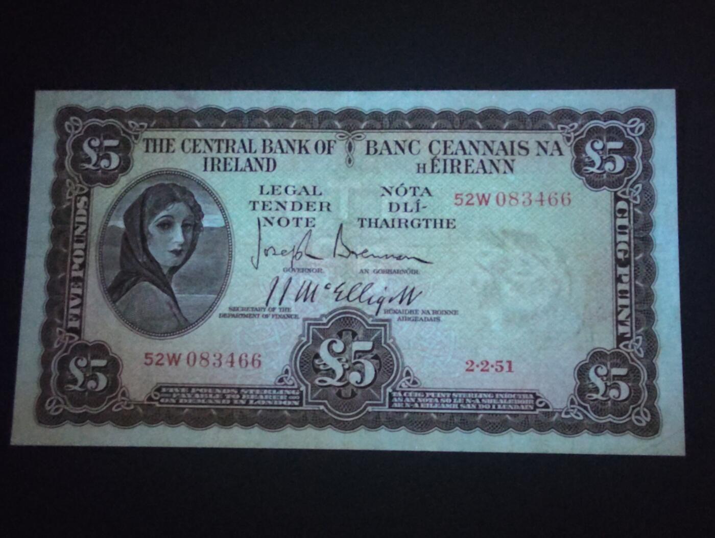2026三月第二期，总219期 爱尔兰1951年5镑AUNC，早期下方有英爱两国货币互换协议的版本，爱尔兰人格化象征“拉维利夫人”