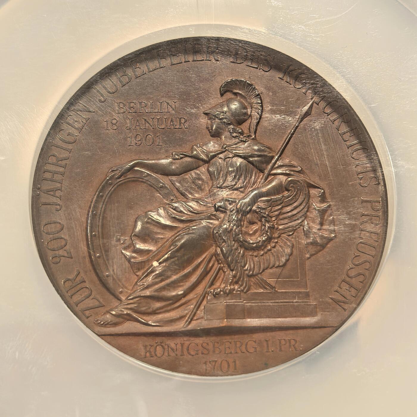 博洋堂世界钱币拍卖第164期（全场包邮） NGC MS62 德国1901年纪念普鲁士王国成立200周年纪念大铜章，直径58.5mm，正面为普鲁士第一任国王腓特烈一世与德皇威廉二世，背面为女神端坐于王位，头戴头盔手持长矛，右手在盾牌，左手拿着月桂花环，稀少品种