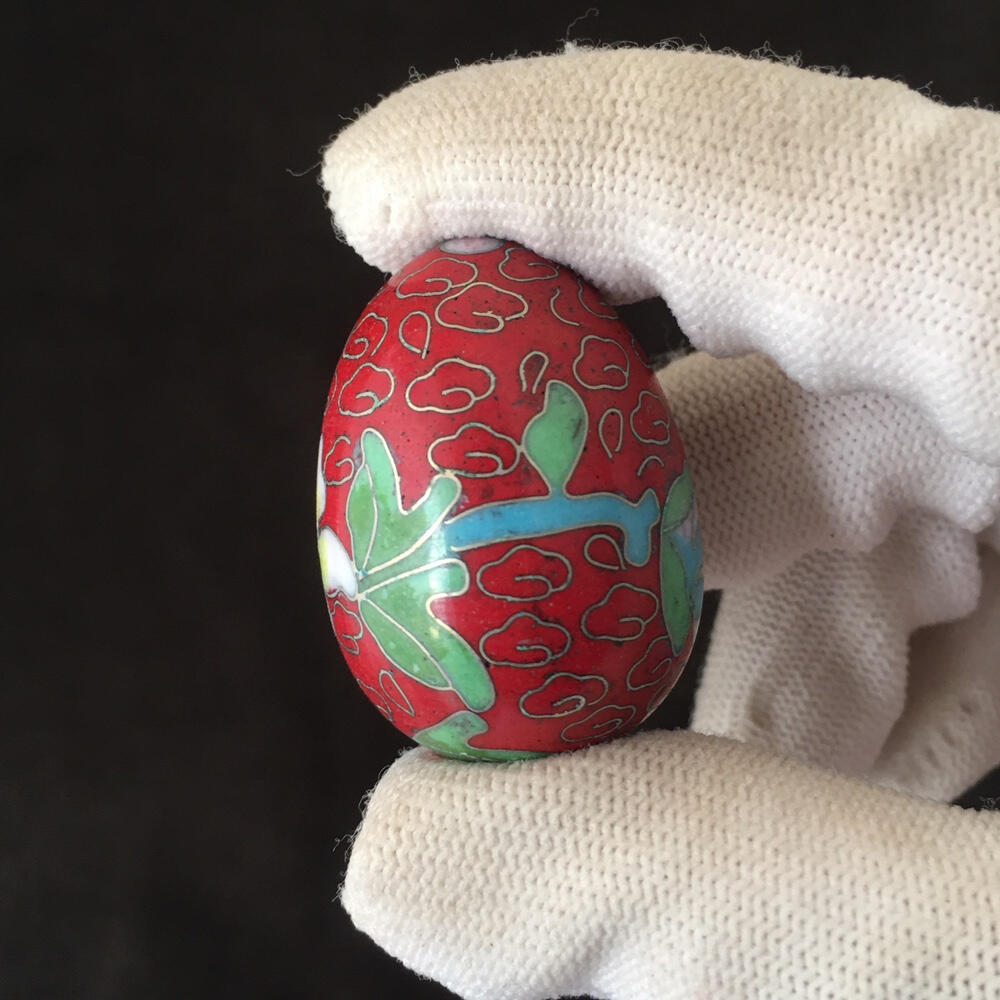         出口创汇时期红色铜胎掐丝珐琅磨光景泰蓝吉祥如意鸡蛋小摆件美品1对2只真品如图摆件旧藏文玩艺术收藏