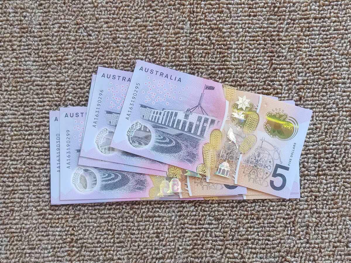 首发AA冠 澳大利亚 2016年 5澳元 全新UNC 号码无47 单张价格