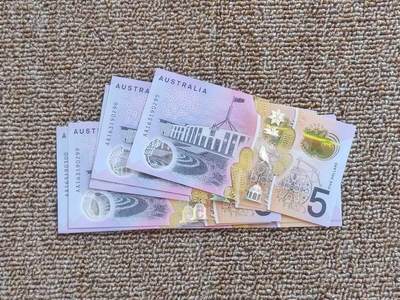 首发AA冠 澳大利亚 2016年 5澳元 全新UNC 号码无47 单张价格 - 首发AA冠 澳大利亚 2016年 5澳元 全新UNC 号码无47 单张价格