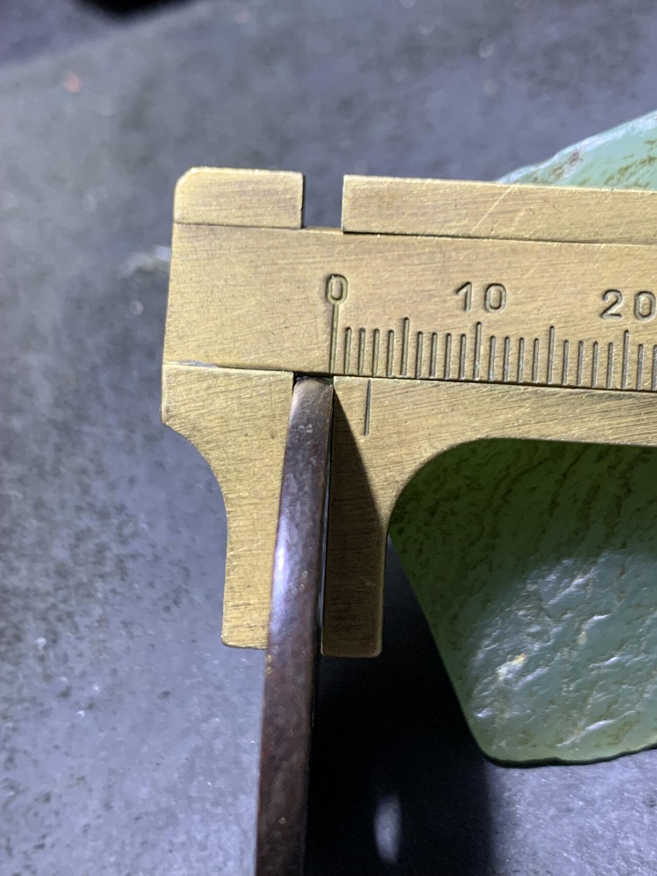 当代黑漆古山鬼花钱一枚